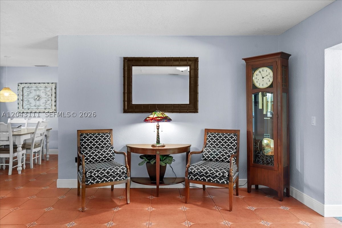 FONTAINEBLEAU GARDENS 1ST - Residential
