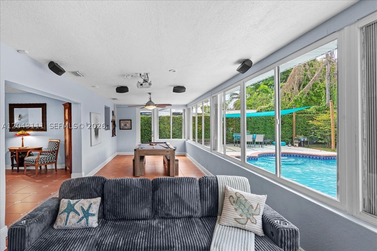 FONTAINEBLEAU GARDENS 1ST - Residential