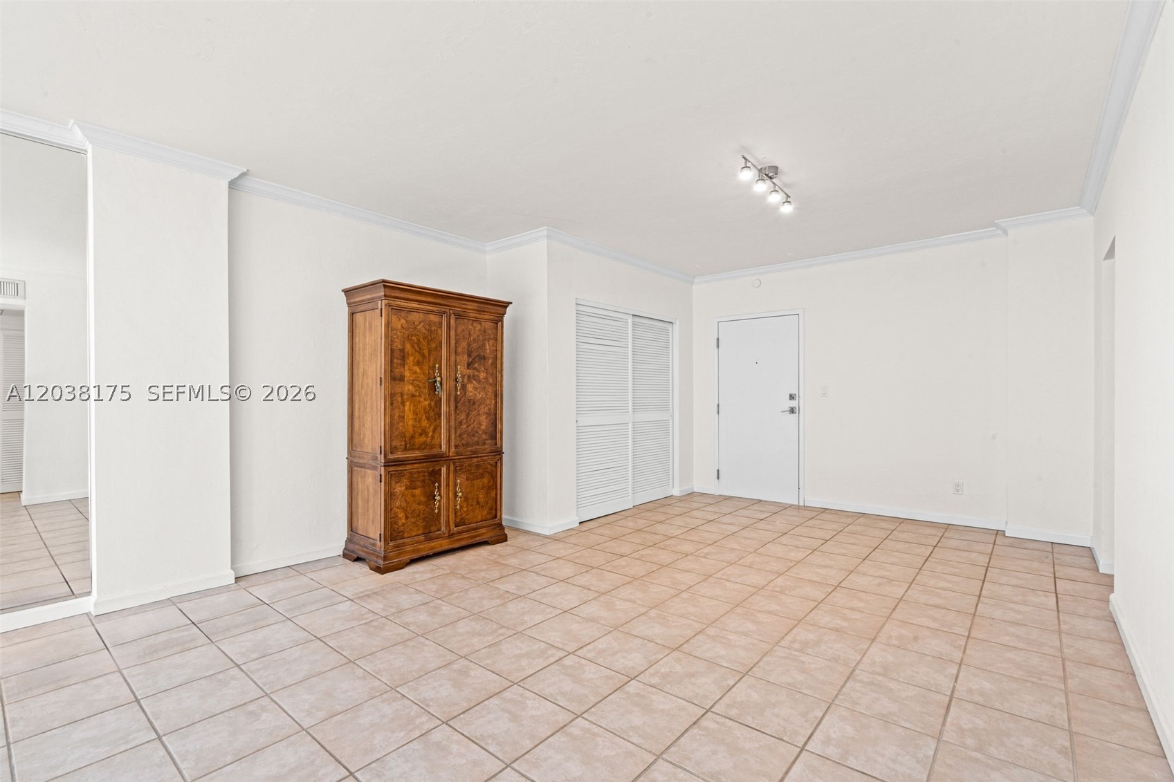 GABLES WATERWAY TOWERS CO - Residential Lease