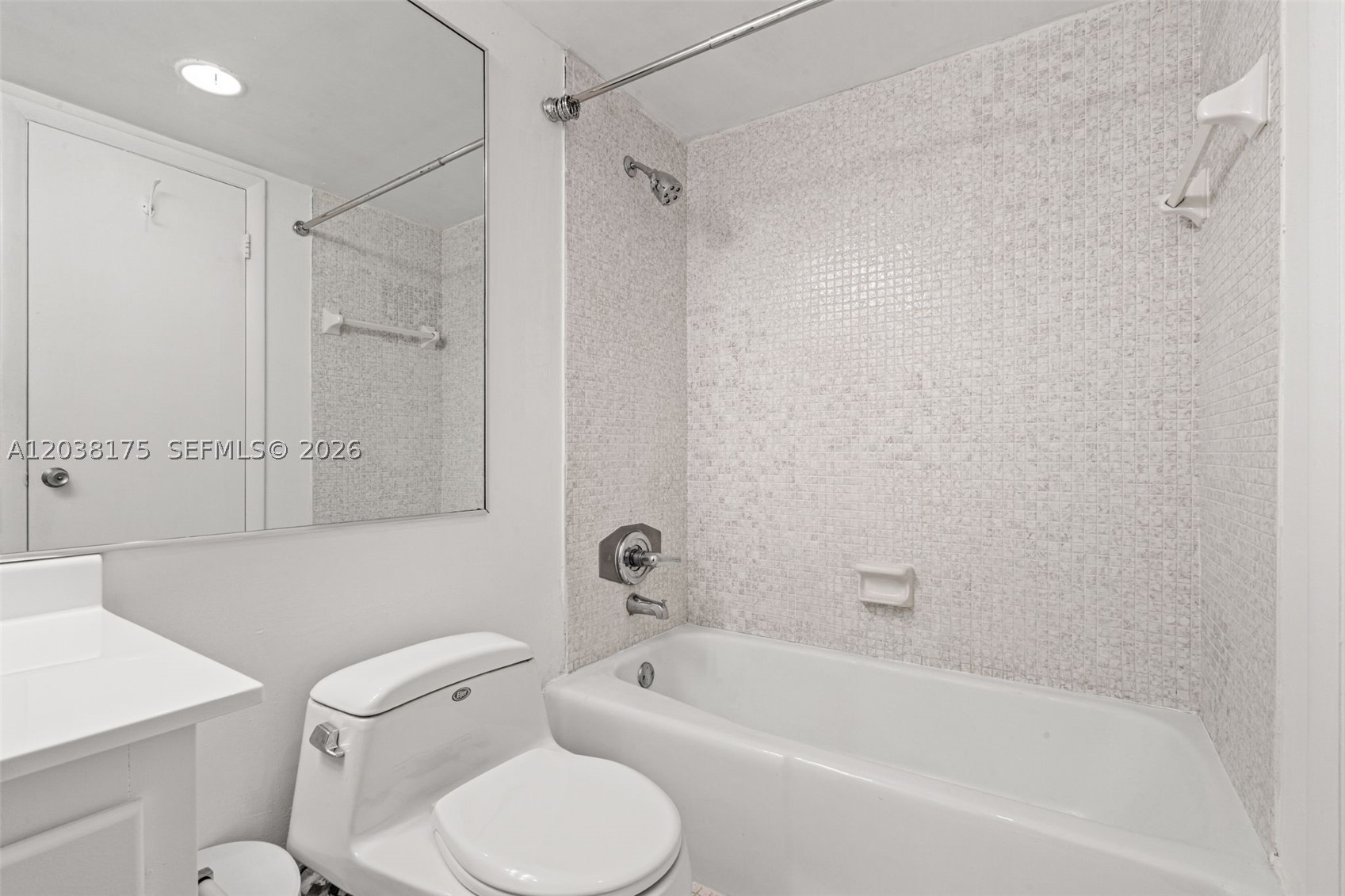 GABLES WATERWAY TOWERS CO - Residential Lease