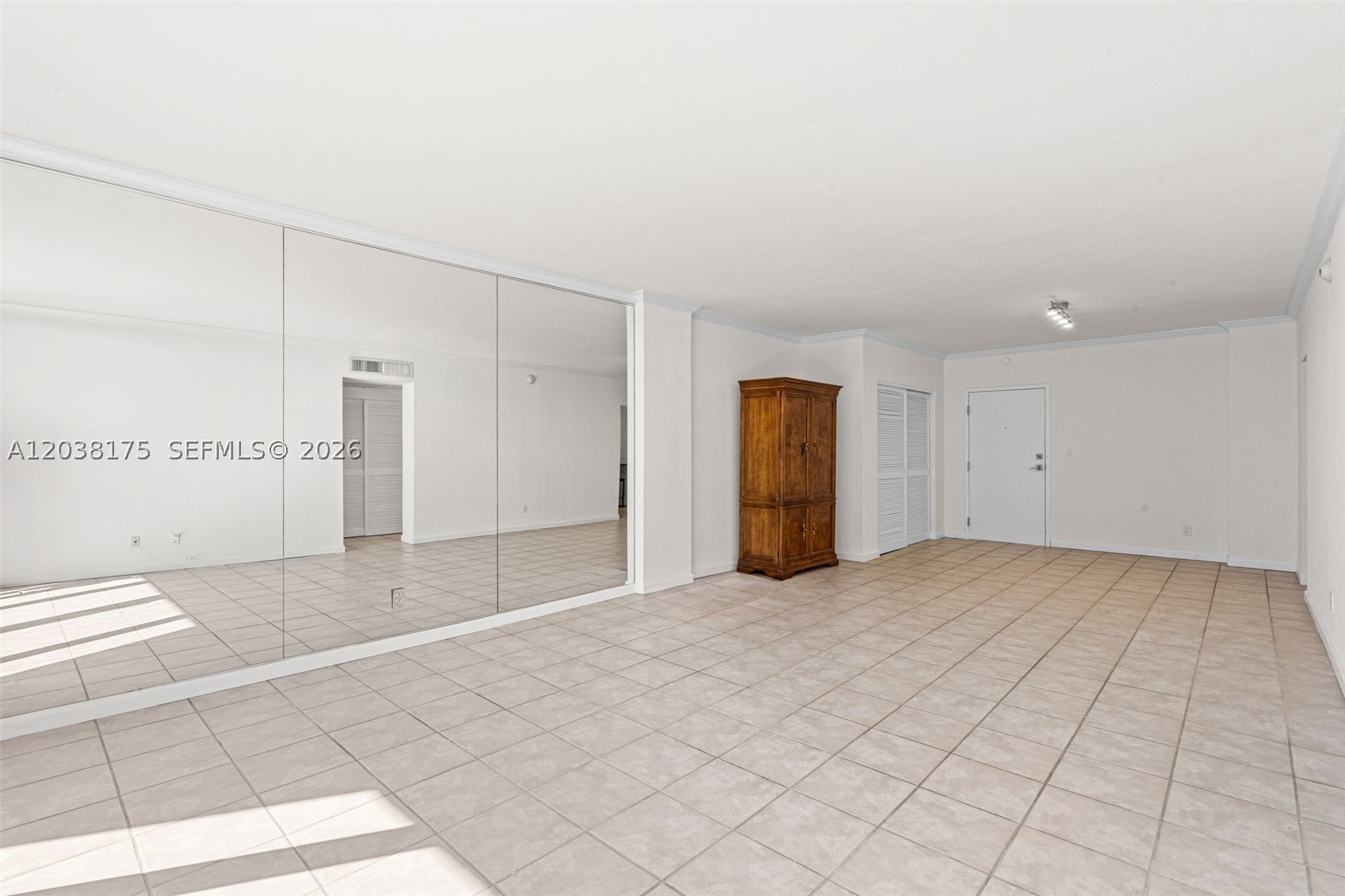 GABLES WATERWAY TOWERS CO - Residential Lease