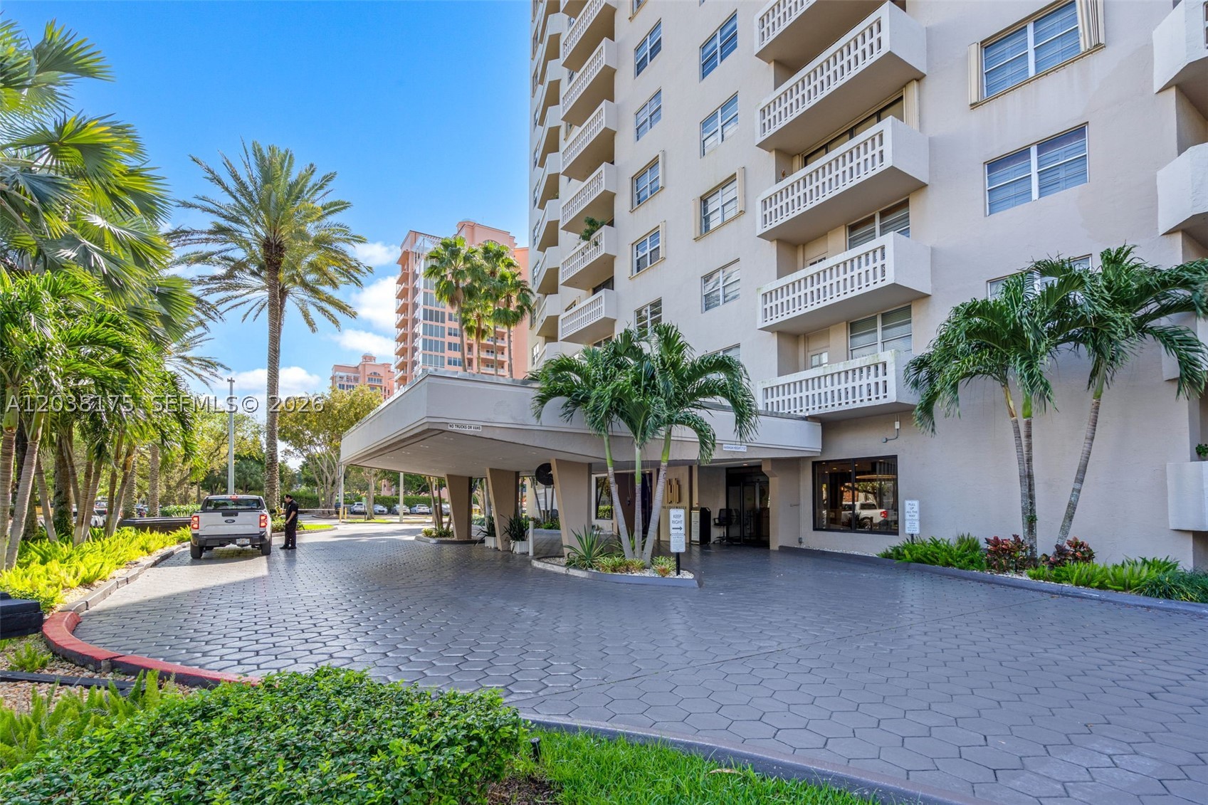 GABLES WATERWAY TOWERS CO - Residential Lease