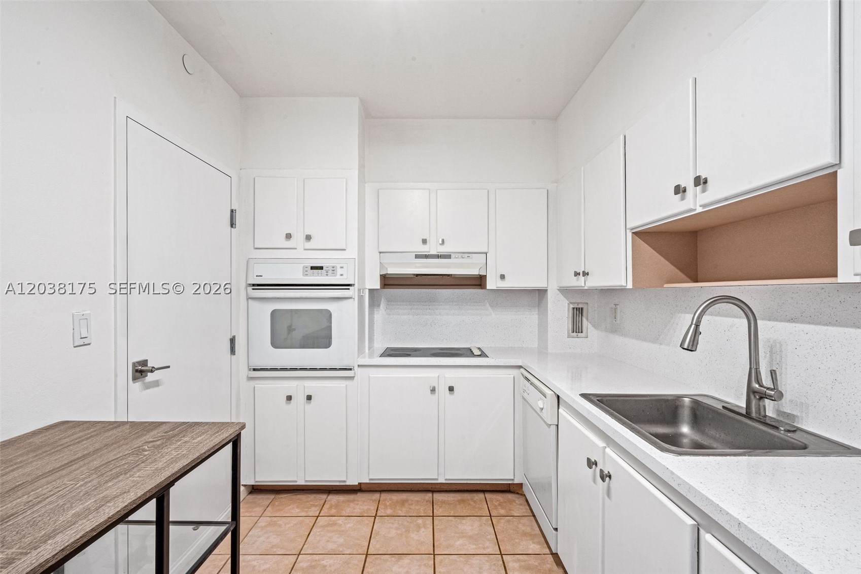 GABLES WATERWAY TOWERS CO - Residential Lease