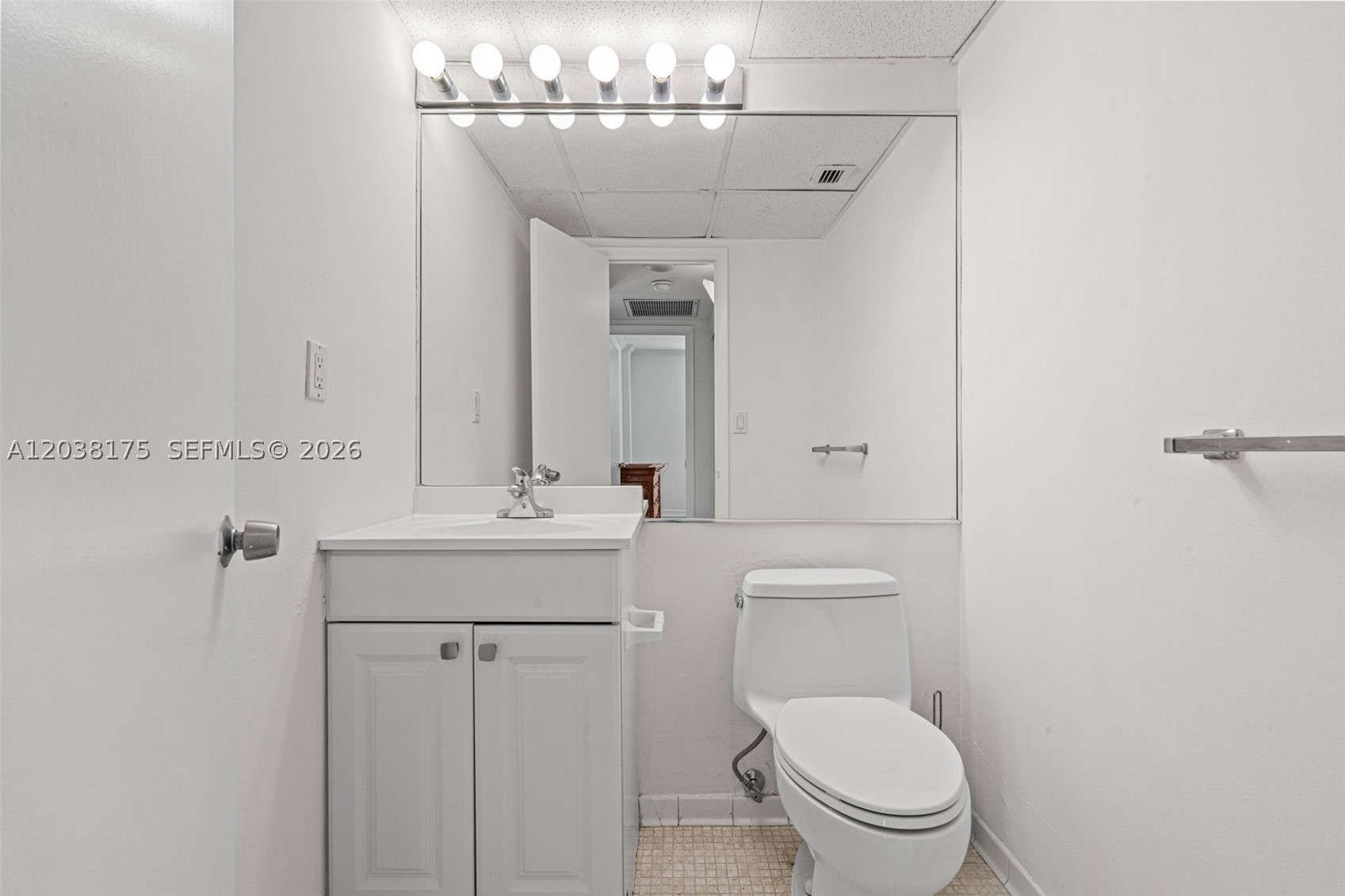 GABLES WATERWAY TOWERS CO - Residential Lease