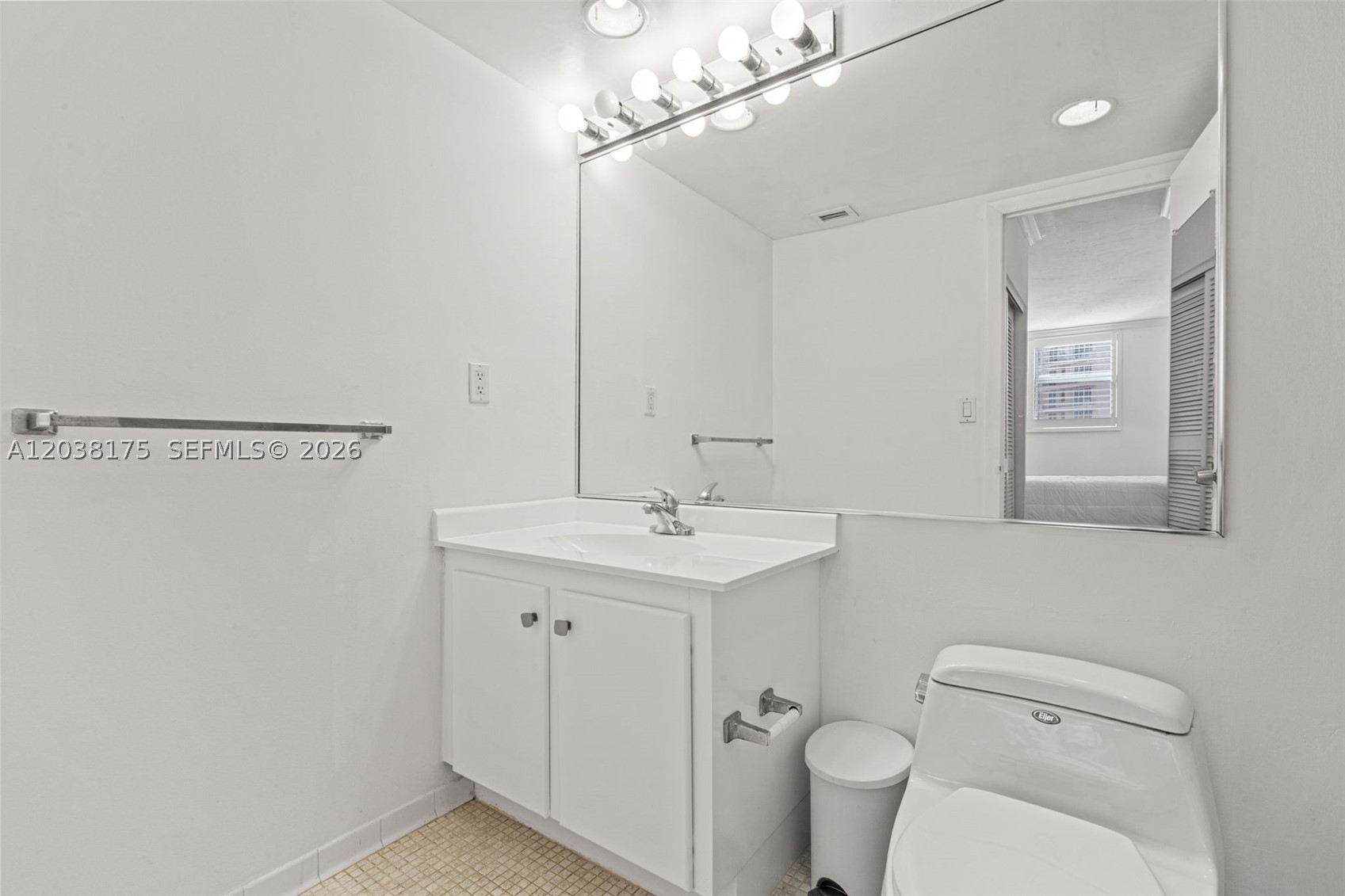 GABLES WATERWAY TOWERS CO - Residential Lease