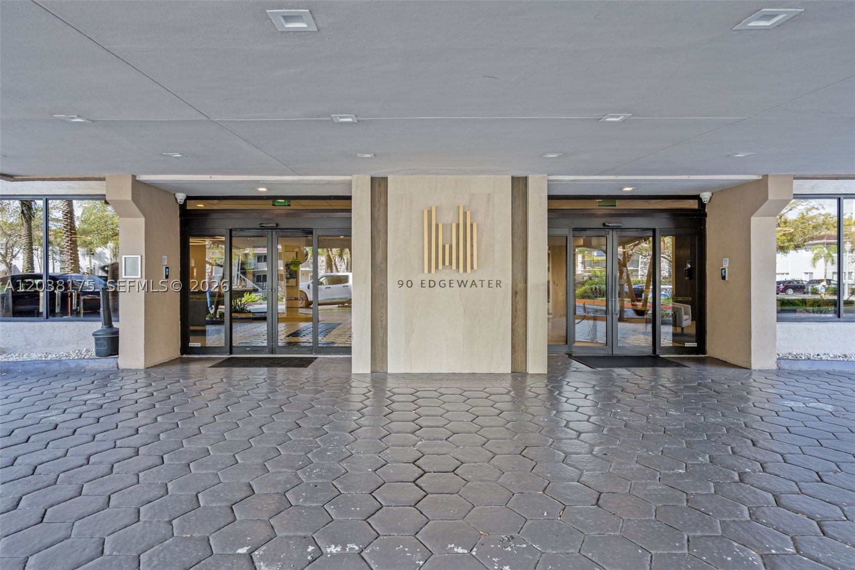 GABLES WATERWAY TOWERS CO - Residential Lease