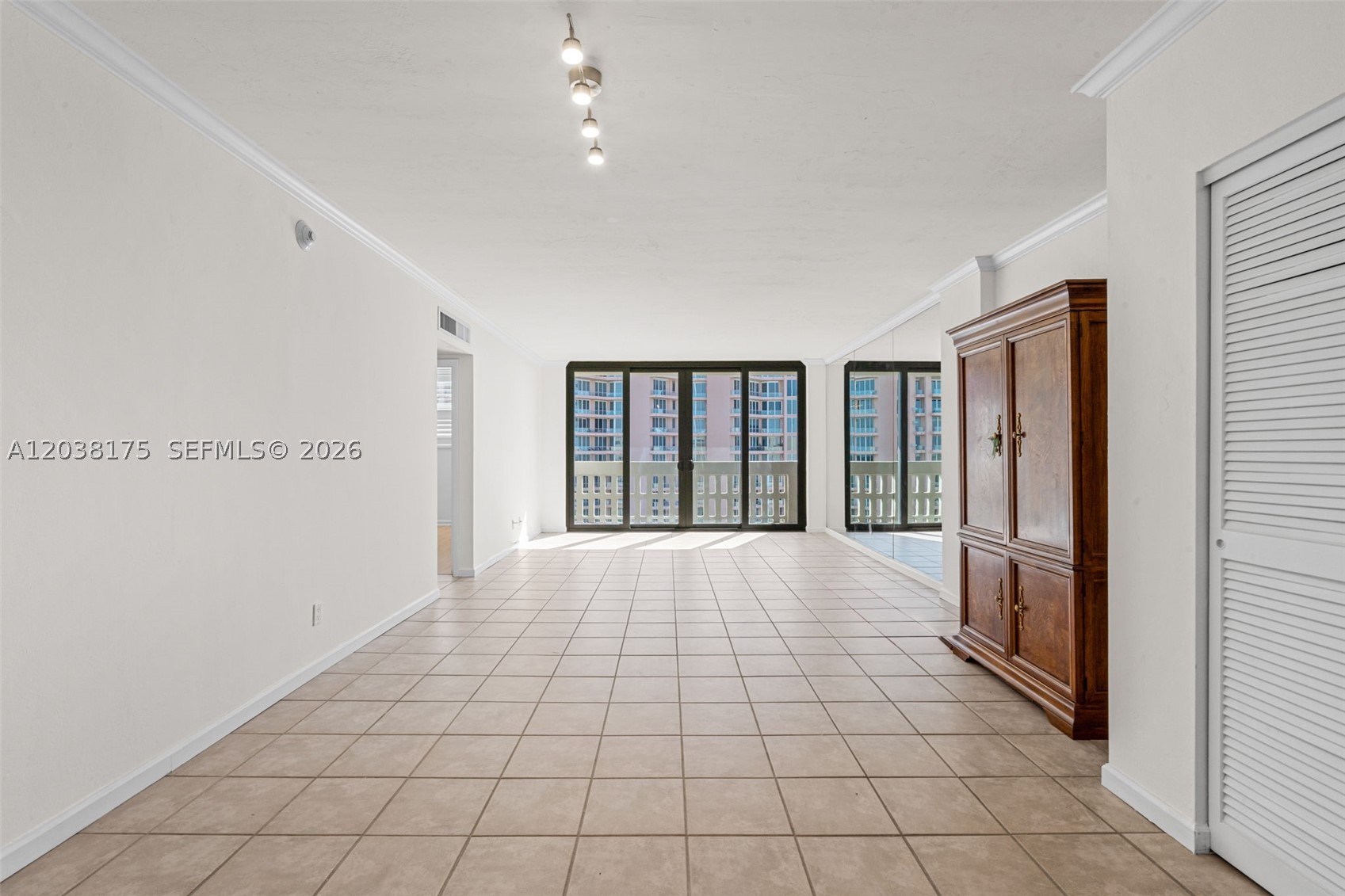 GABLES WATERWAY TOWERS CO - Residential Lease