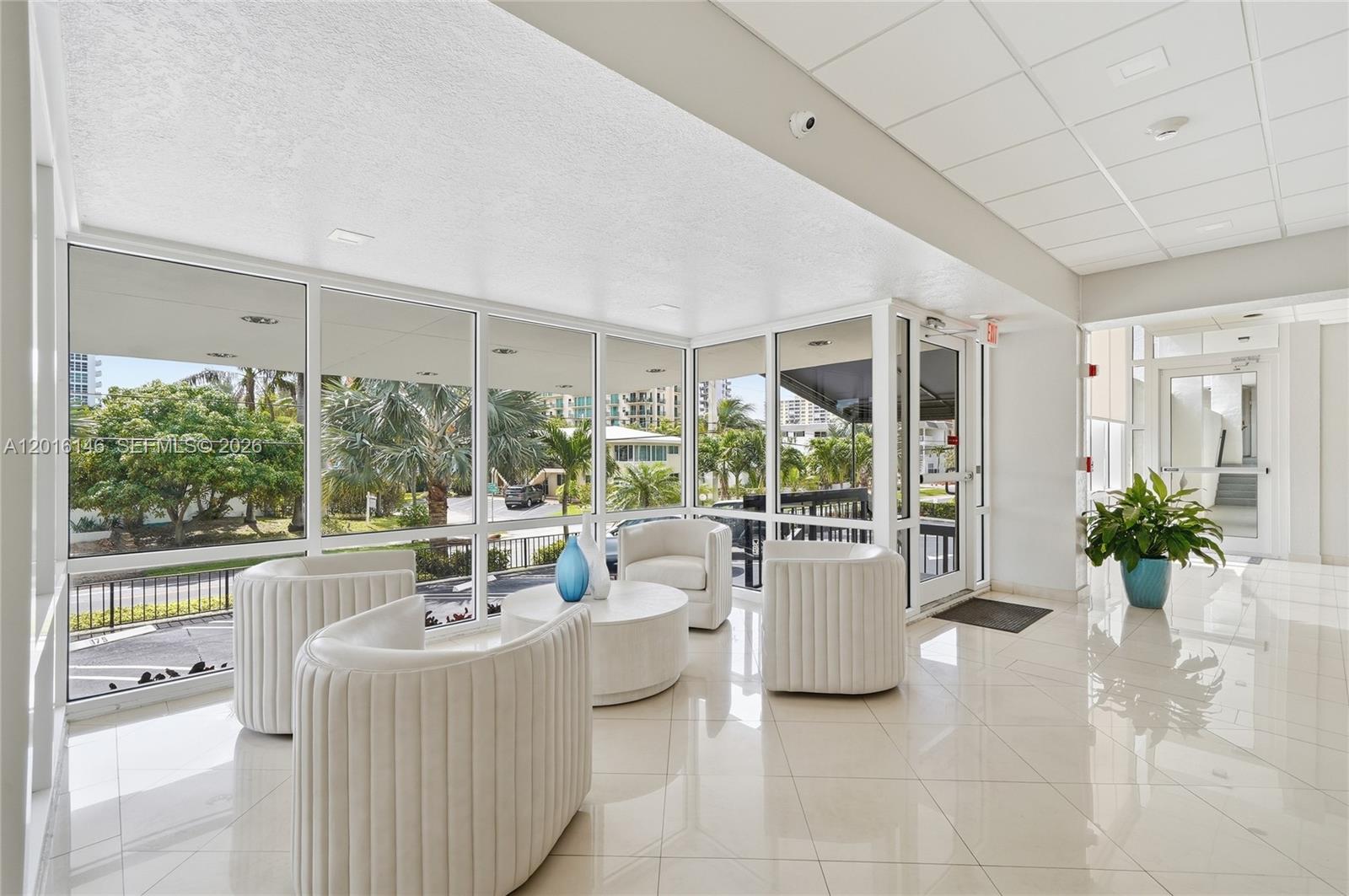 SILVER THATCH INTRACOASTA - Residential