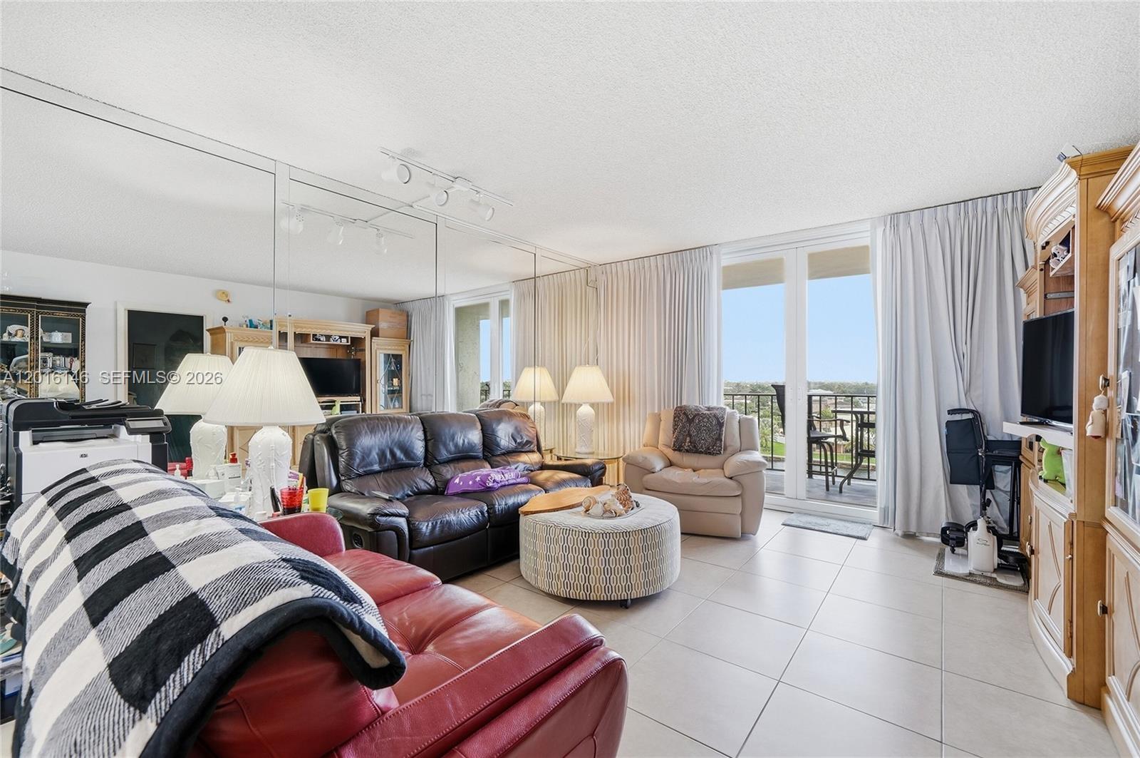 SILVER THATCH INTRACOASTA - Residential