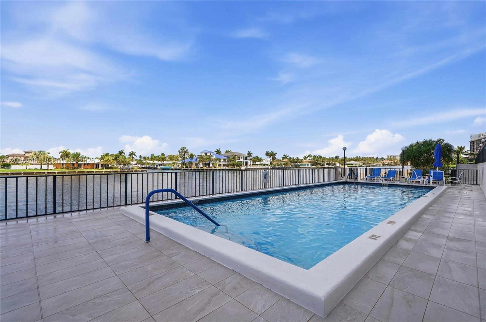 SILVER THATCH INTRACOASTA - Residential