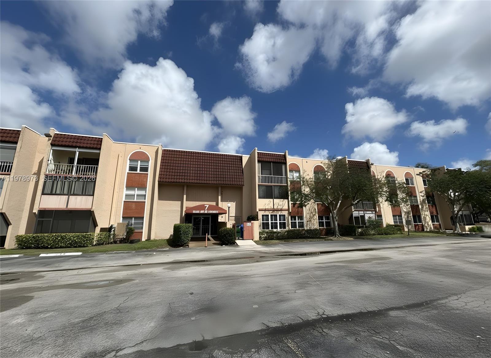 OAKBROOK IV V VI VII COND - Residential