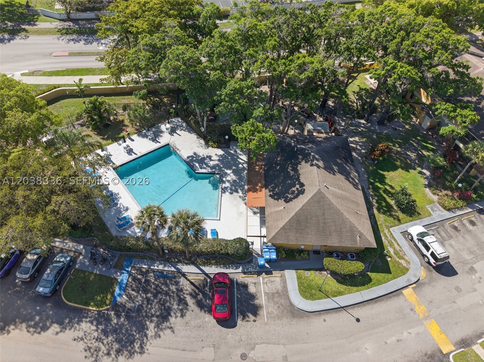 OAKLAND FOREST CLUB CONDO - Residential