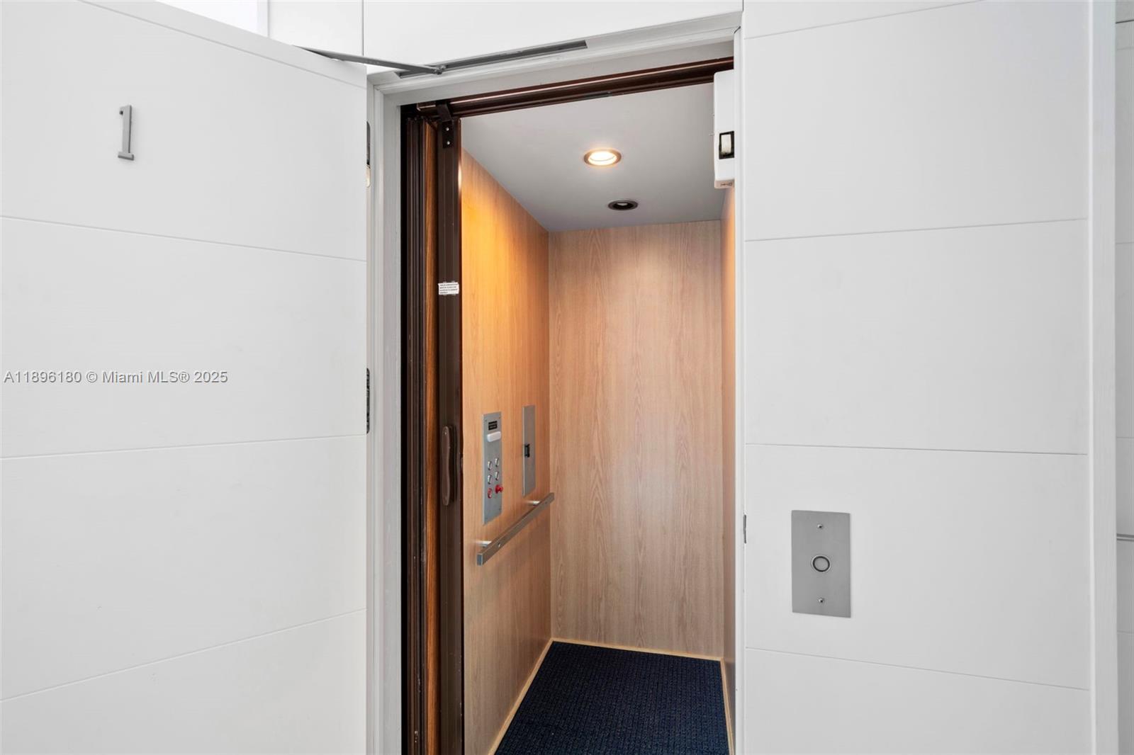 CONTINUUM ON SOUTH BEACH - Residential