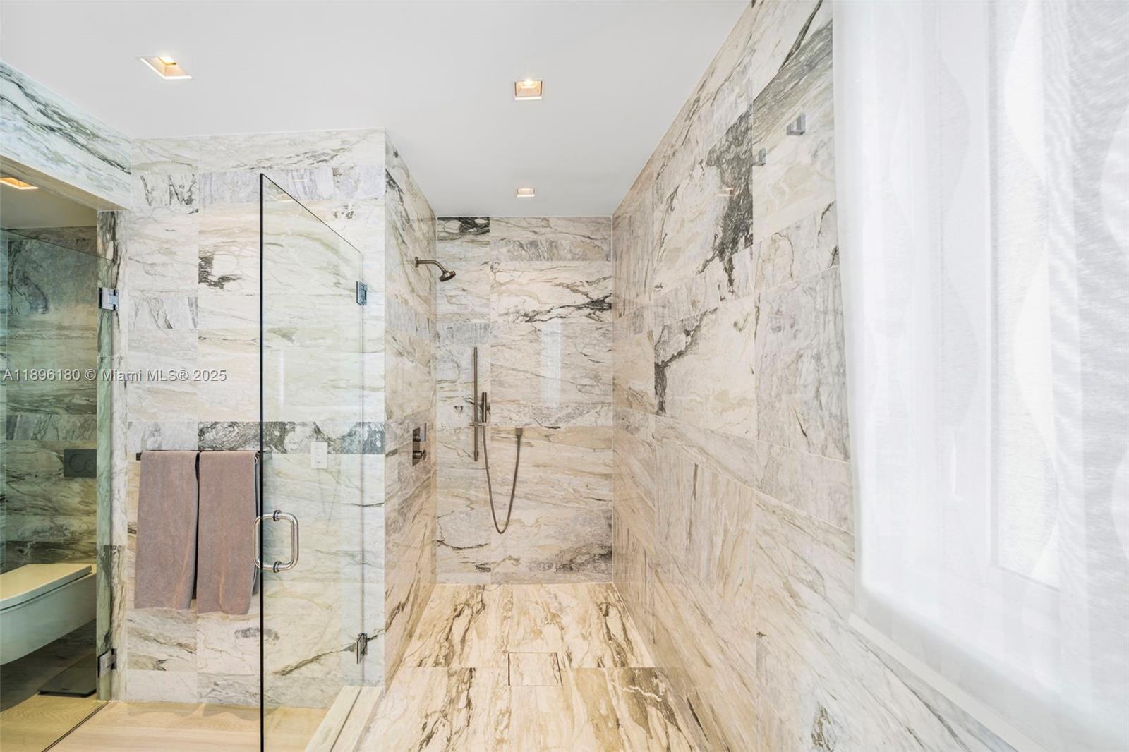 CONTINUUM ON SOUTH BEACH - Residential