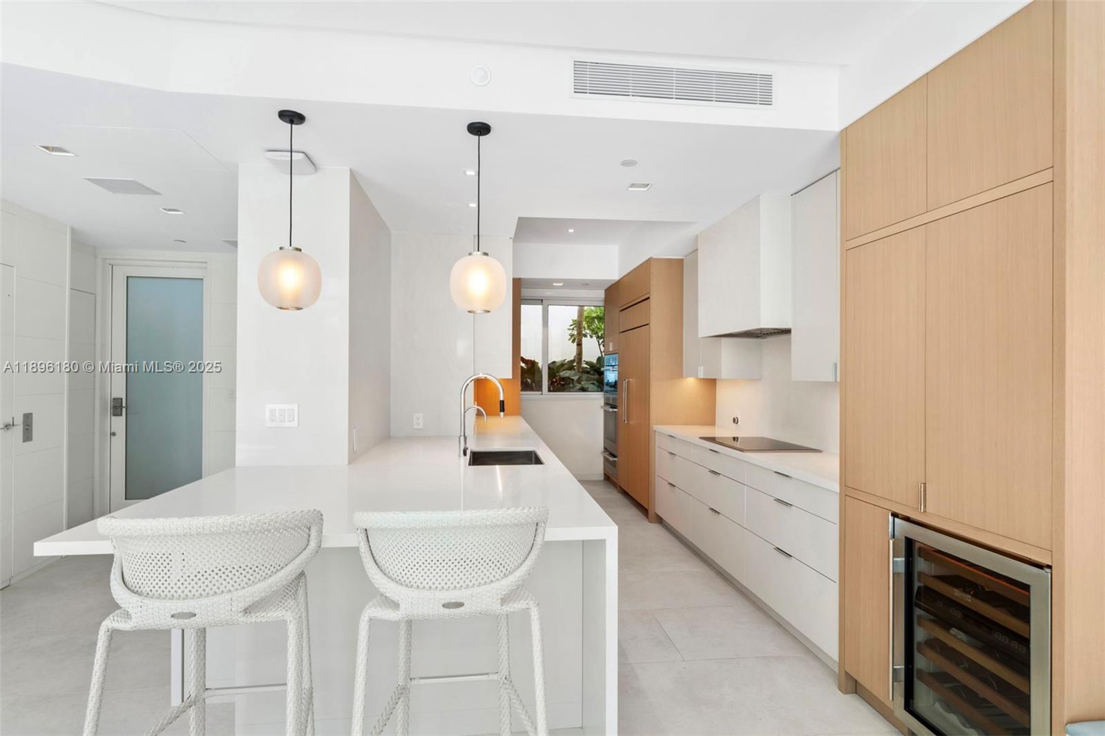 CONTINUUM ON SOUTH BEACH - Residential