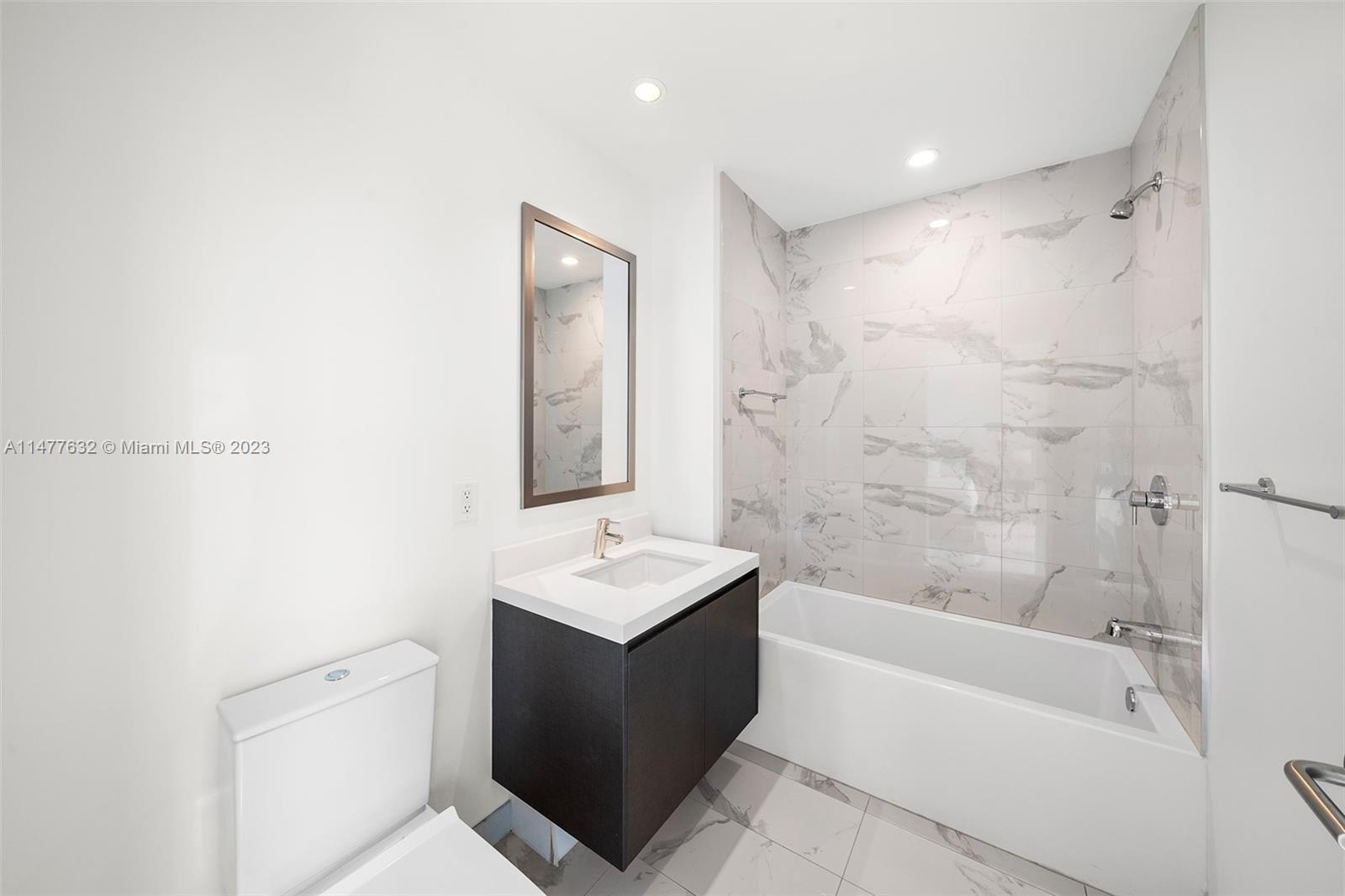 PARAMOUNT MIAMI WORLDCENT - Residential Lease