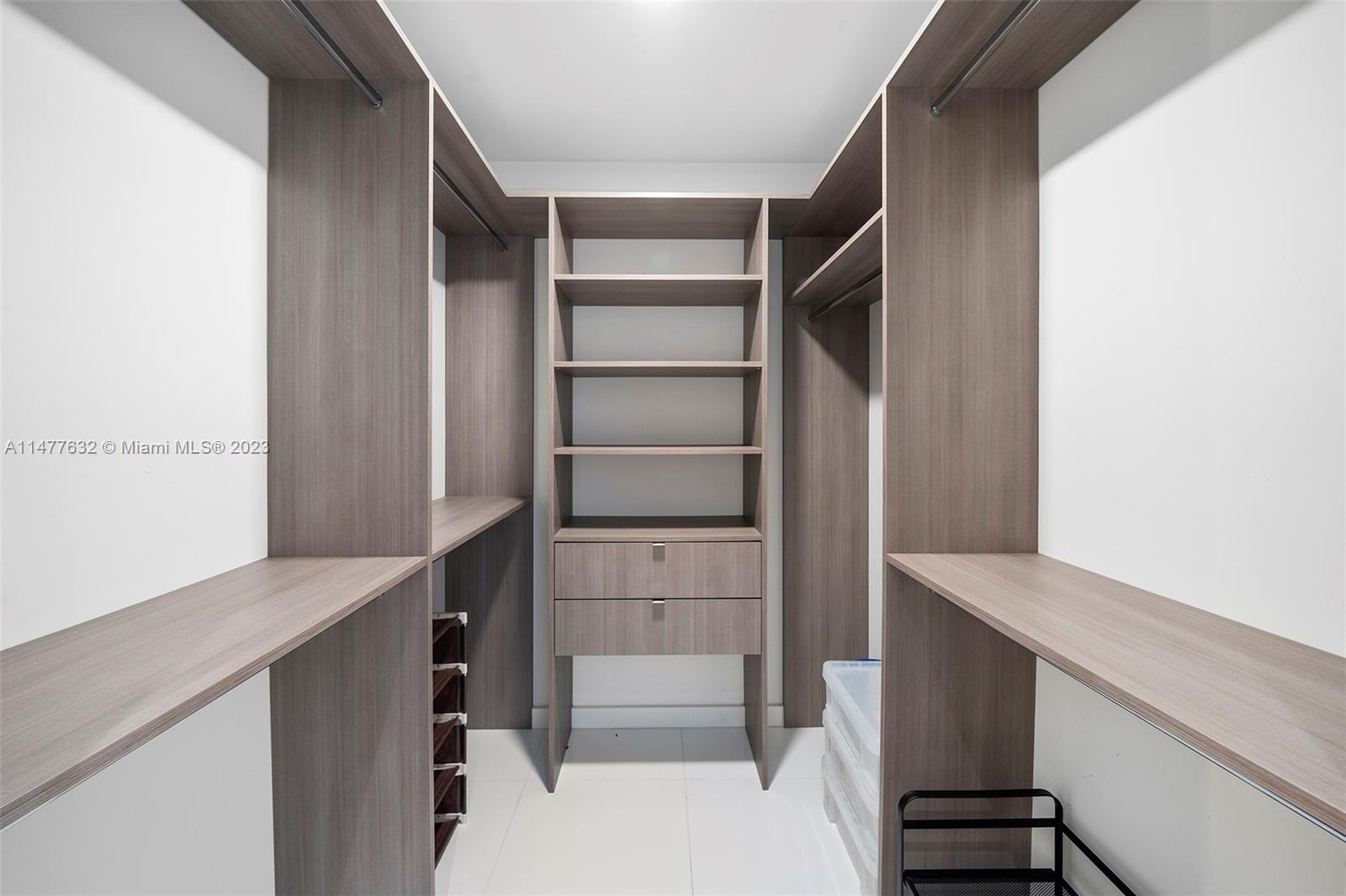 PARAMOUNT MIAMI WORLDCENT - Residential Lease