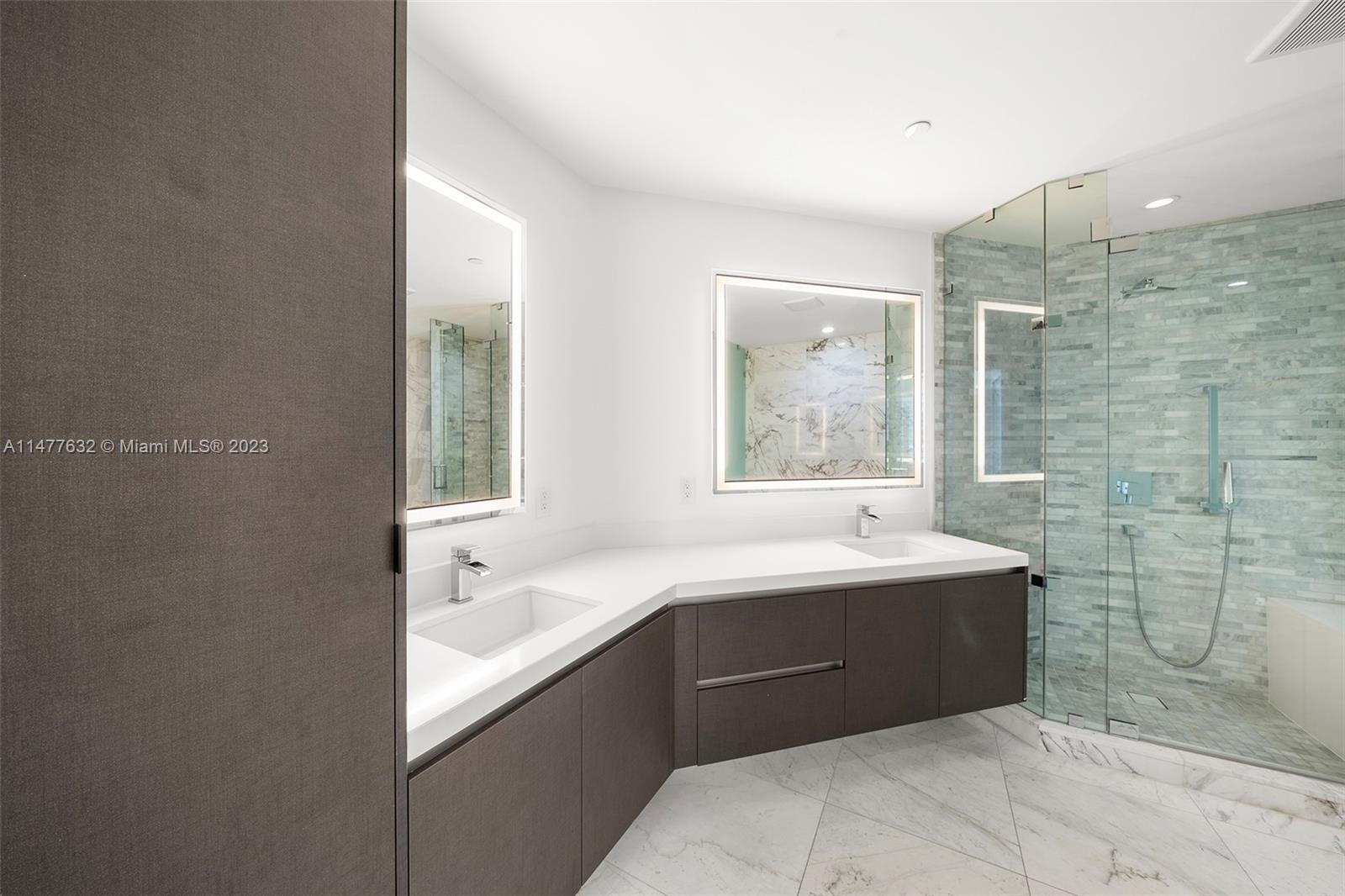 PARAMOUNT MIAMI WORLDCENT - Residential Lease