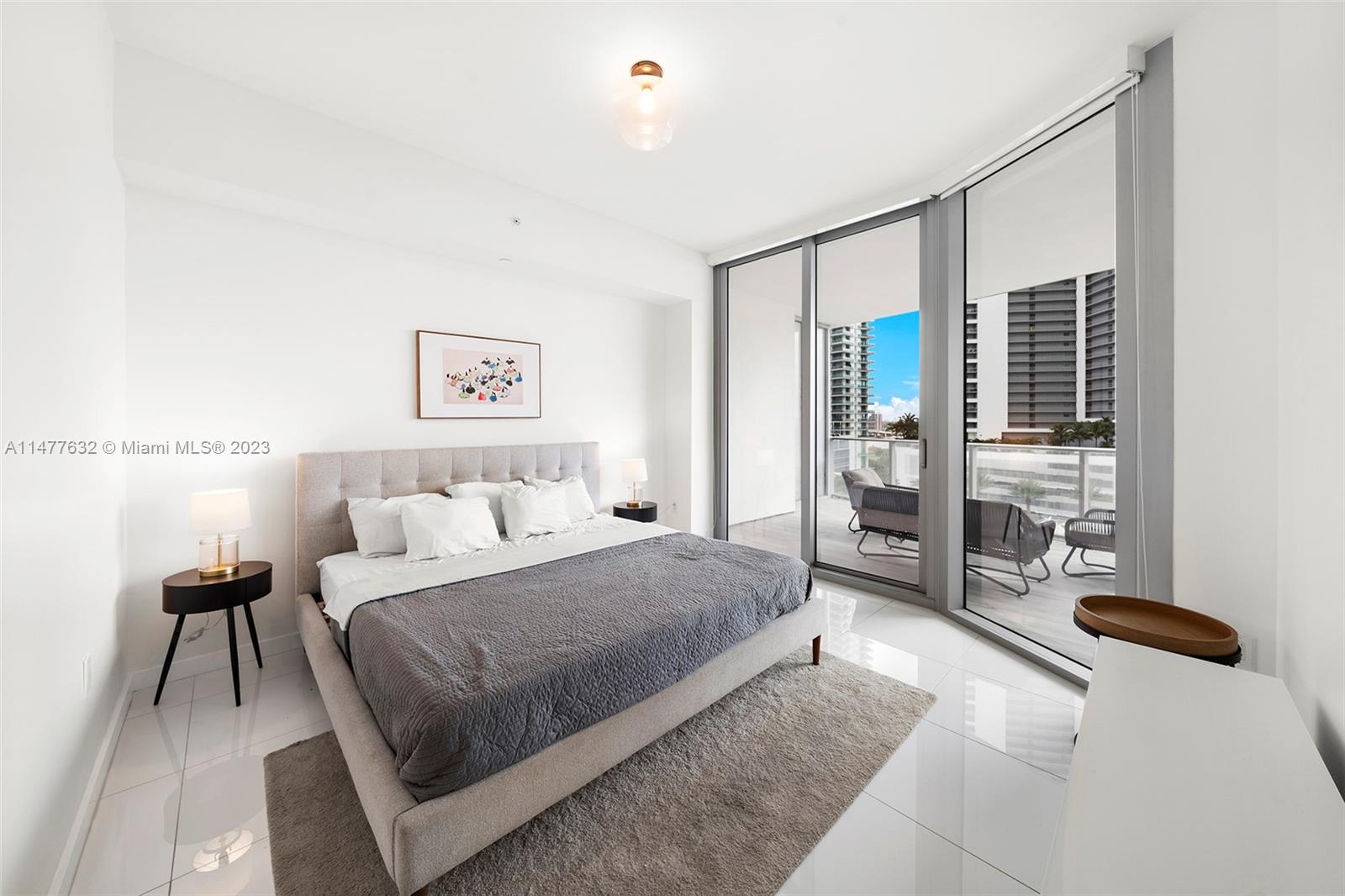PARAMOUNT MIAMI WORLDCENT - Residential Lease