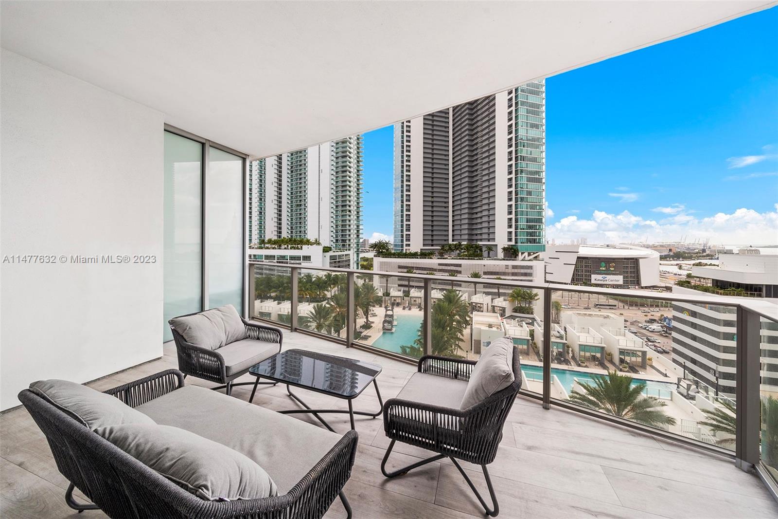 PARAMOUNT MIAMI WORLDCENT - Residential Lease