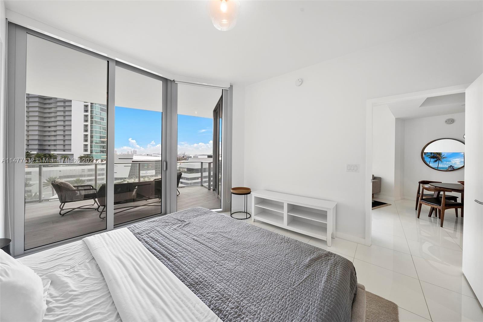 PARAMOUNT MIAMI WORLDCENT - Residential Lease