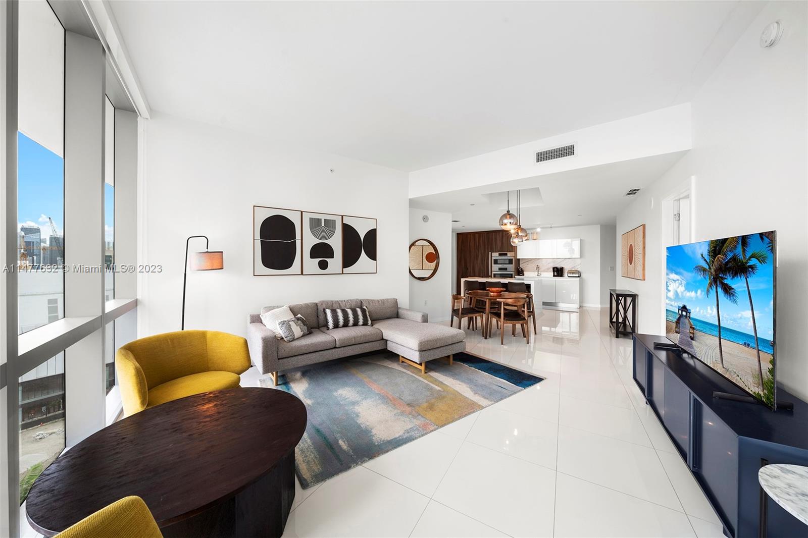PARAMOUNT MIAMI WORLDCENT - Residential Lease