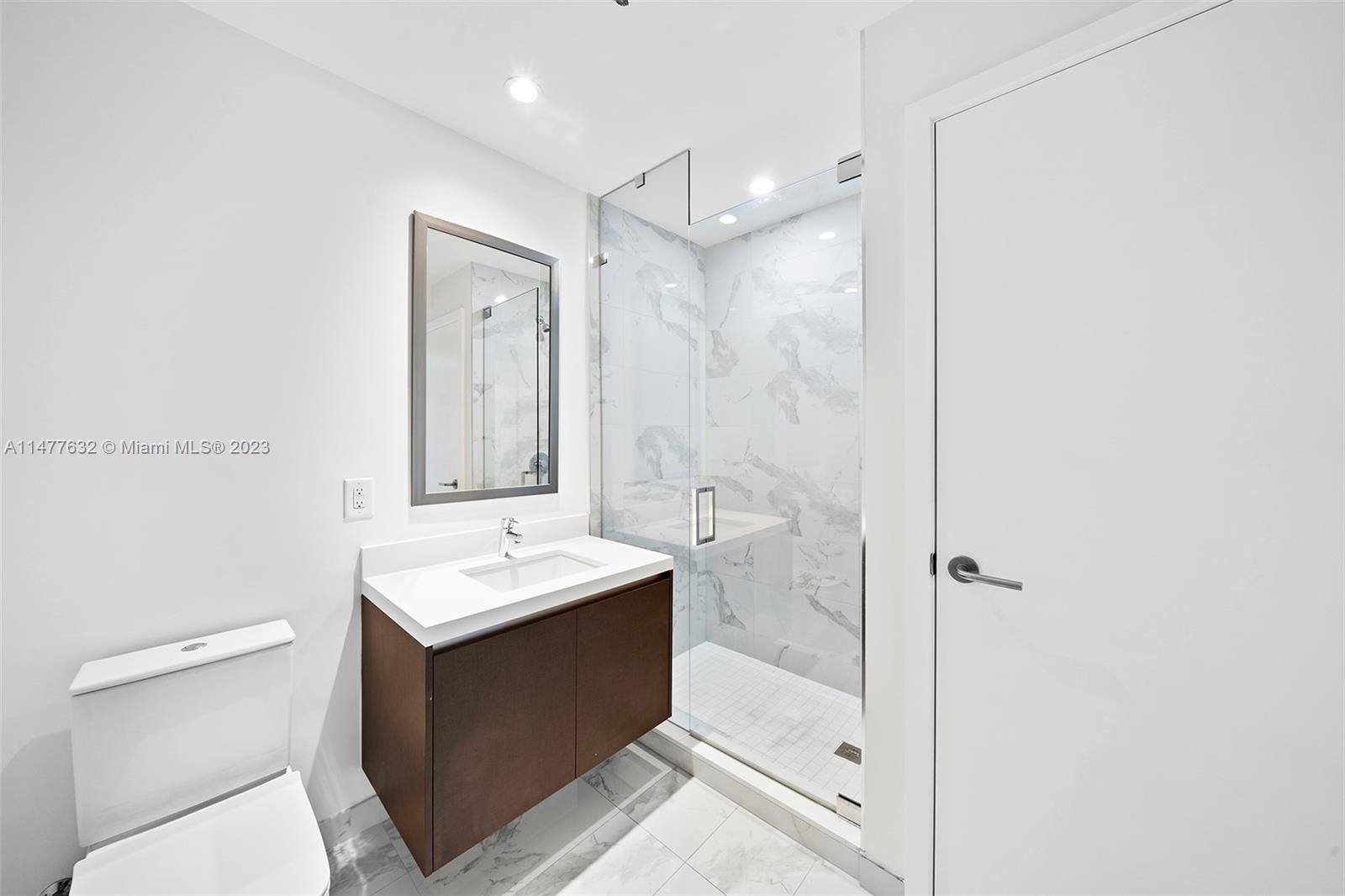 PARAMOUNT MIAMI WORLDCENT - Residential Lease