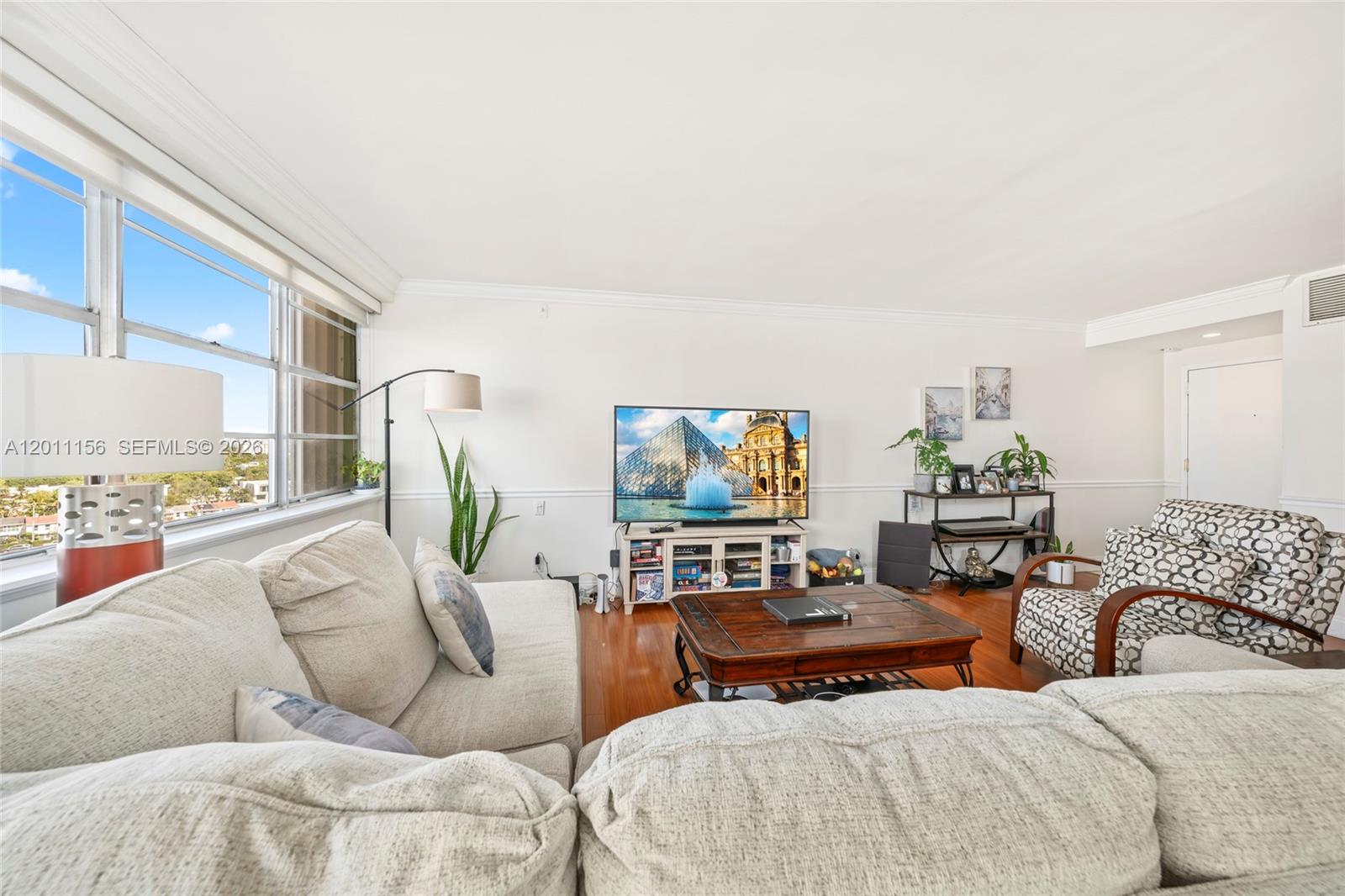 BAYVIEW TOWERS CONDO SOUT - Residential
