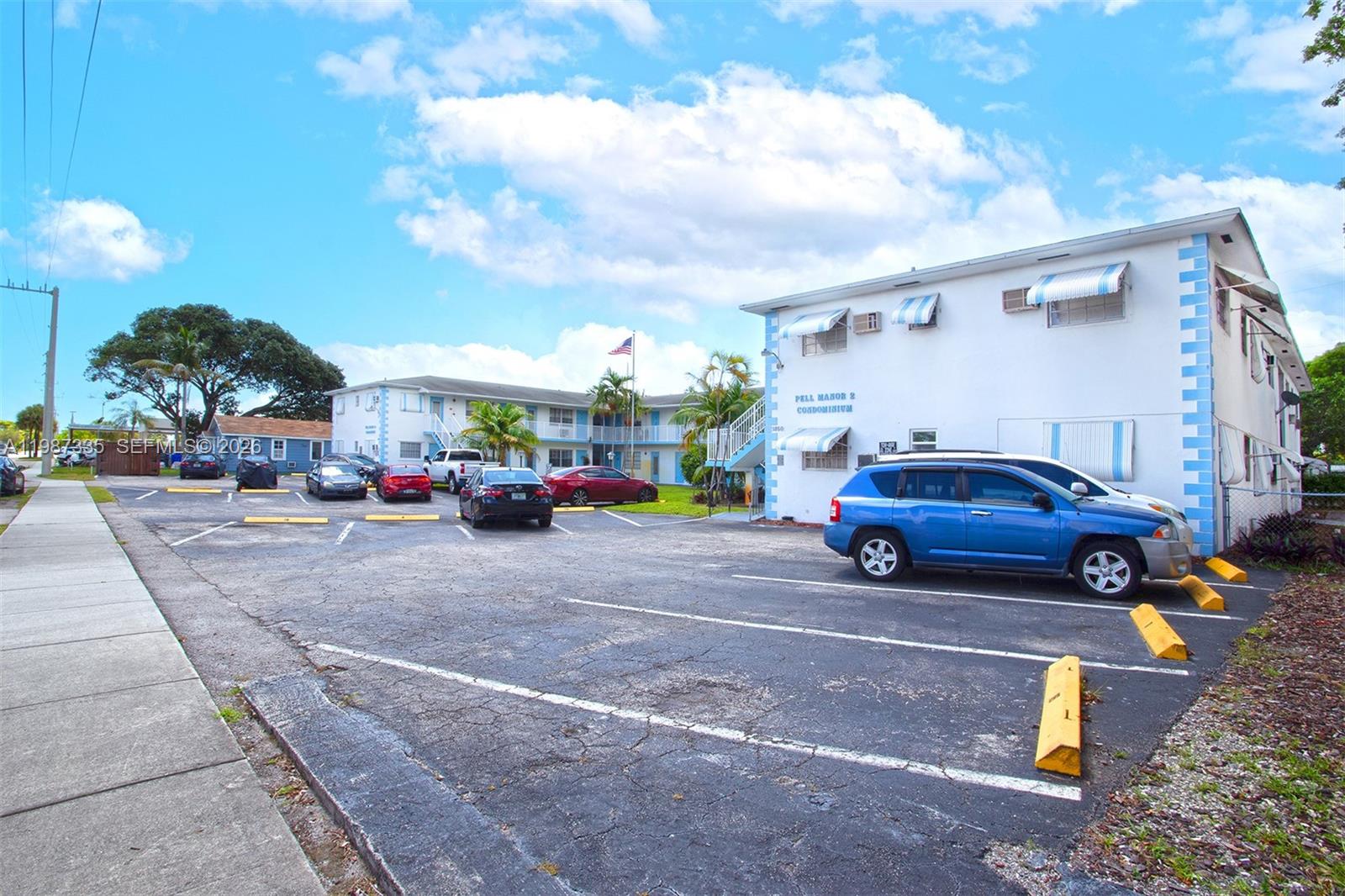 Pell Manor Condominium II - Residential