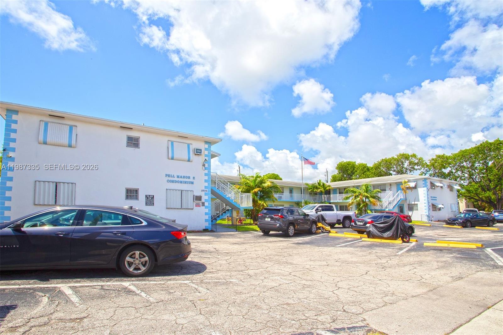 Pell Manor Condominium II - Residential