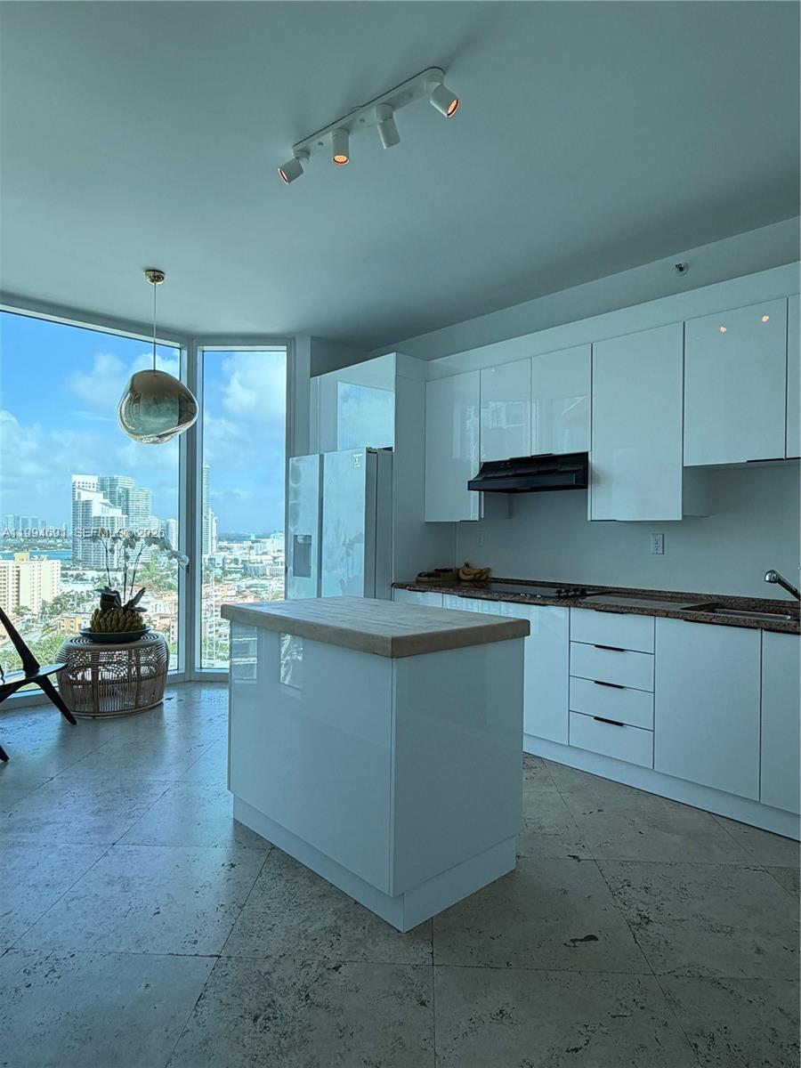 PORTOFINO TOWER - Residential Lease