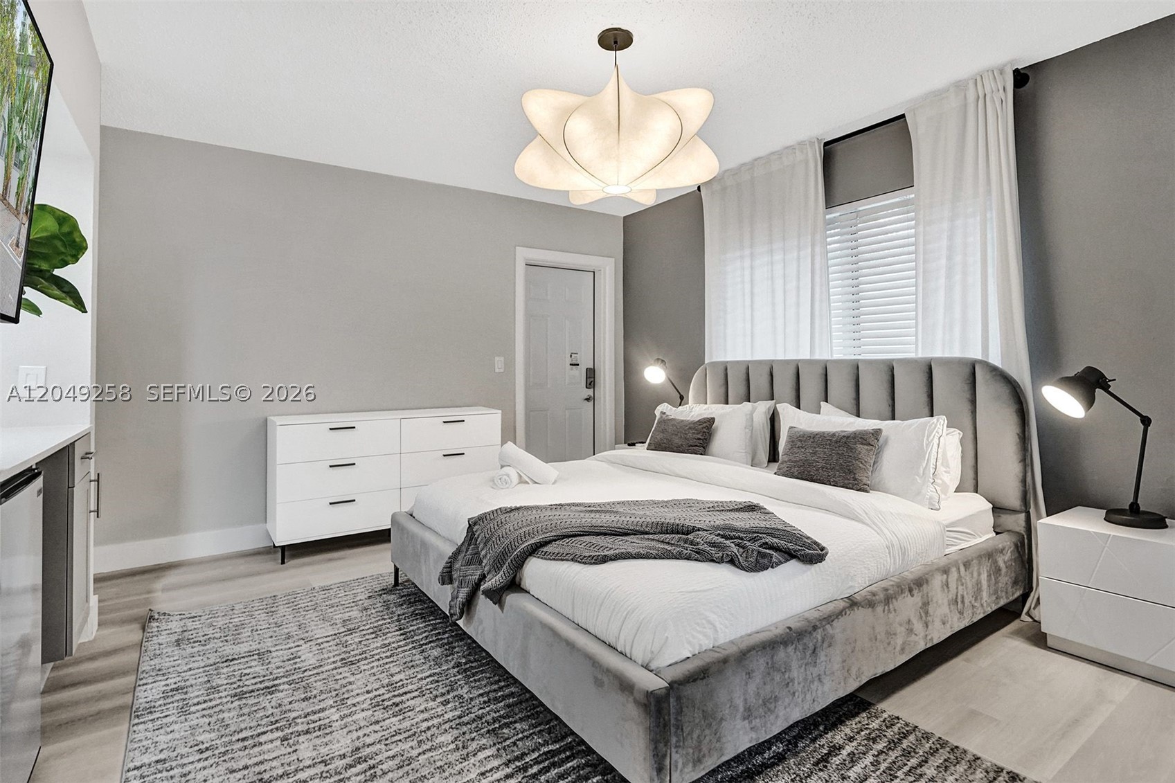 BAY LINCOLN - Residential Lease