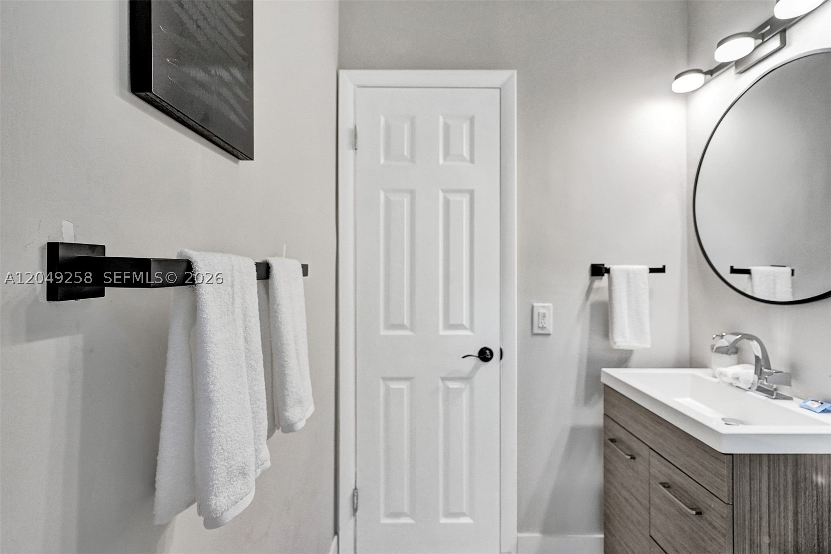 BAY LINCOLN - Residential Lease