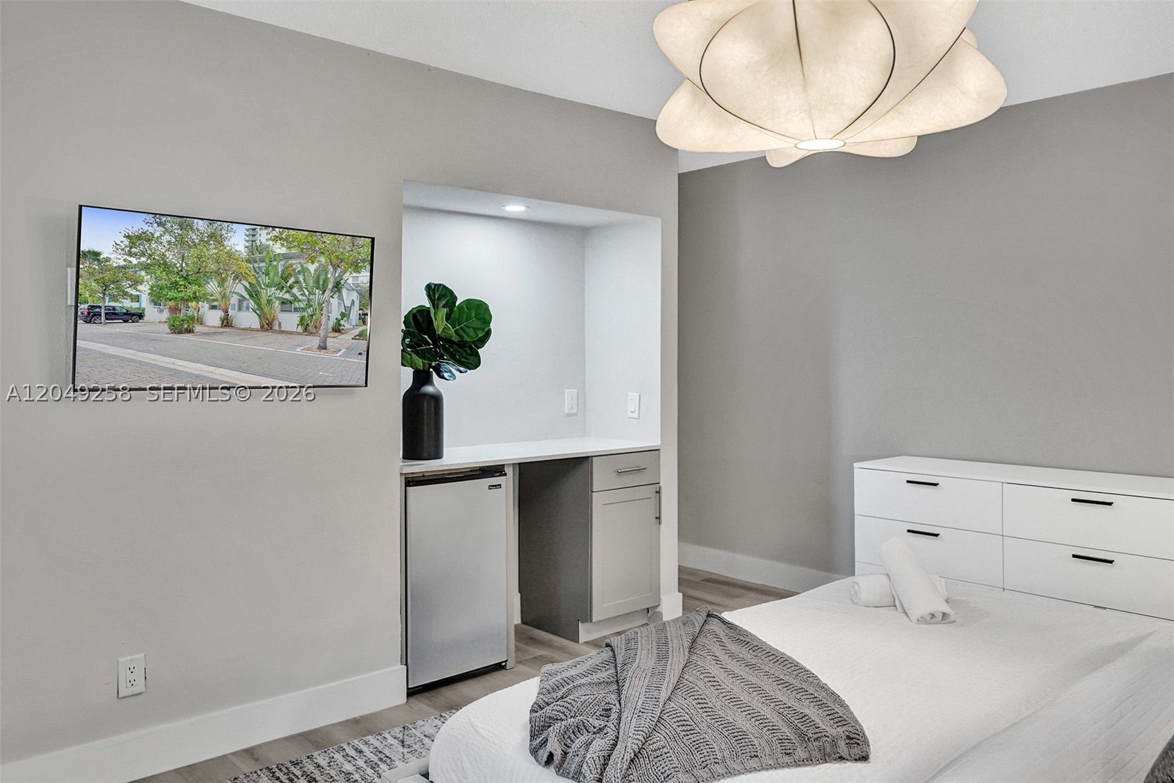 BAY LINCOLN - Residential Lease