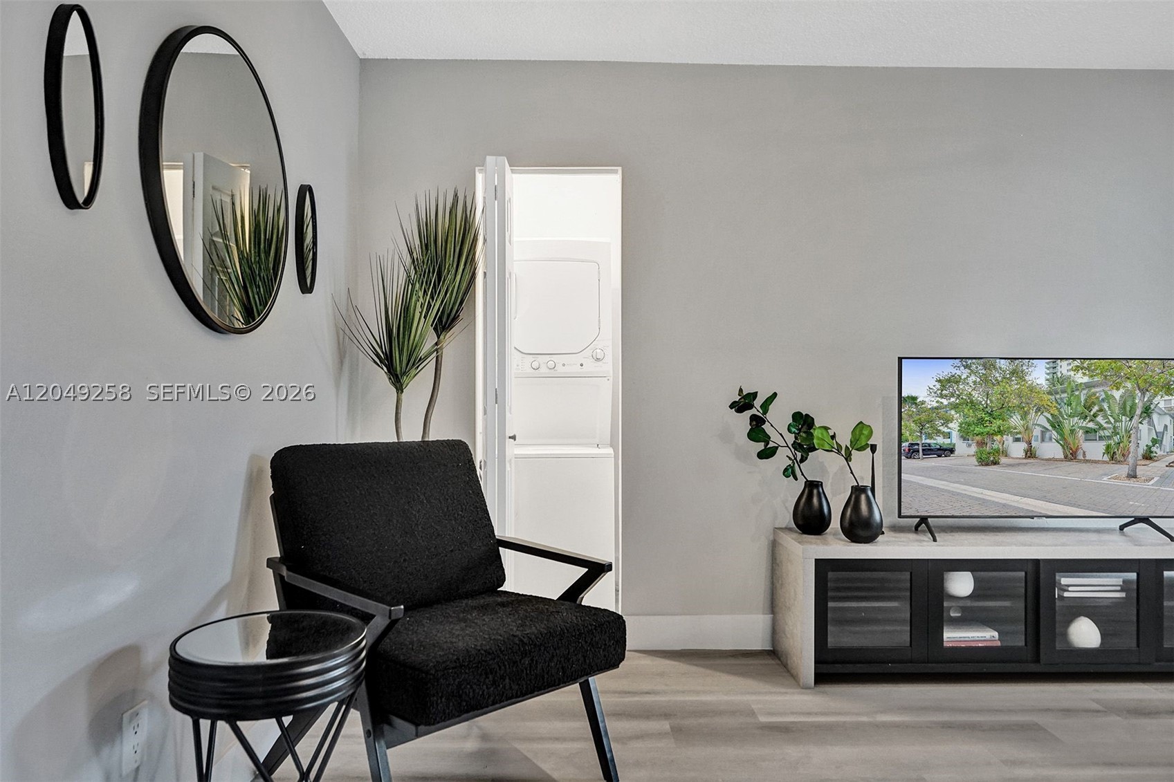BAY LINCOLN - Residential Lease
