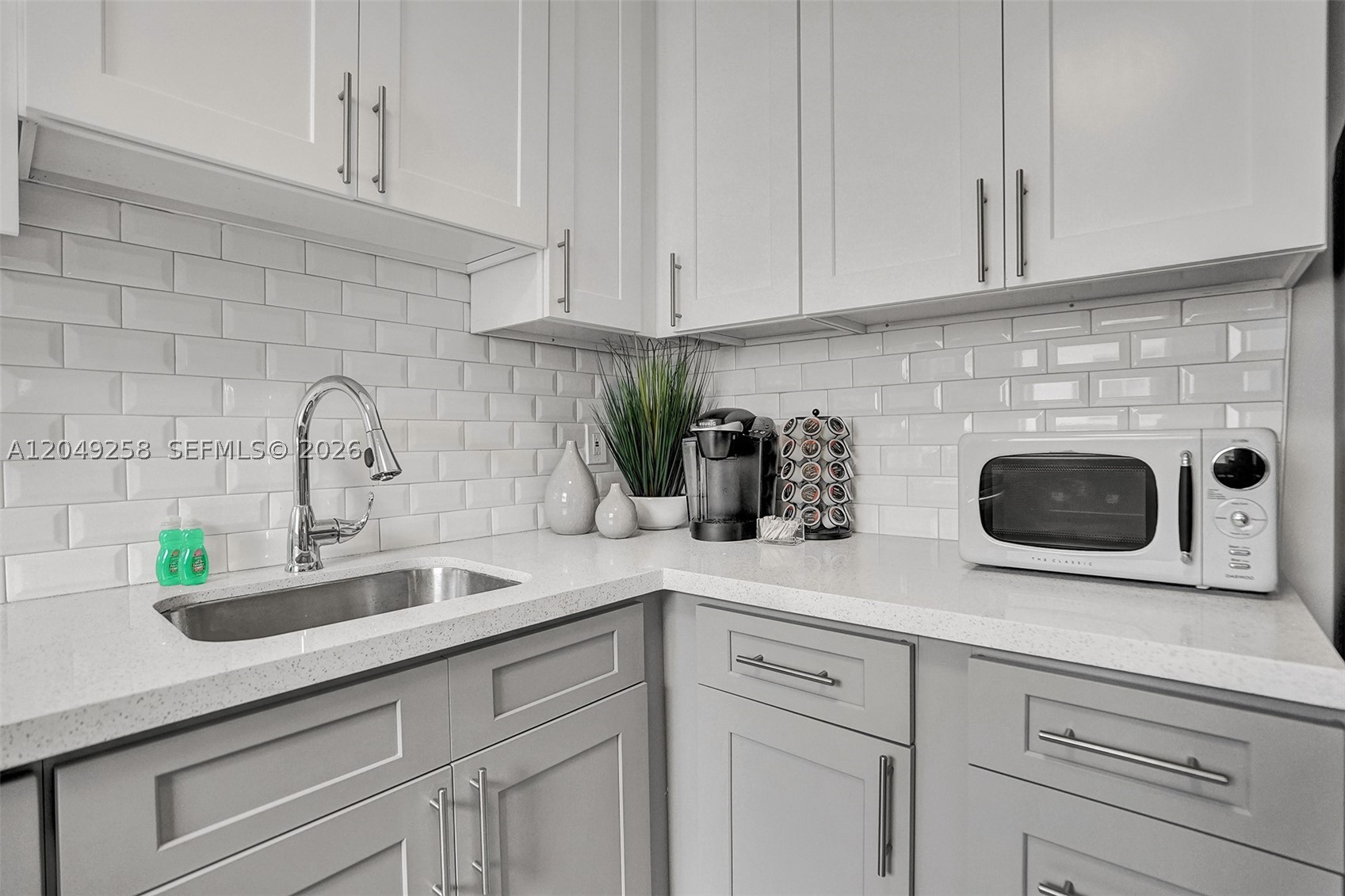 BAY LINCOLN - Residential Lease