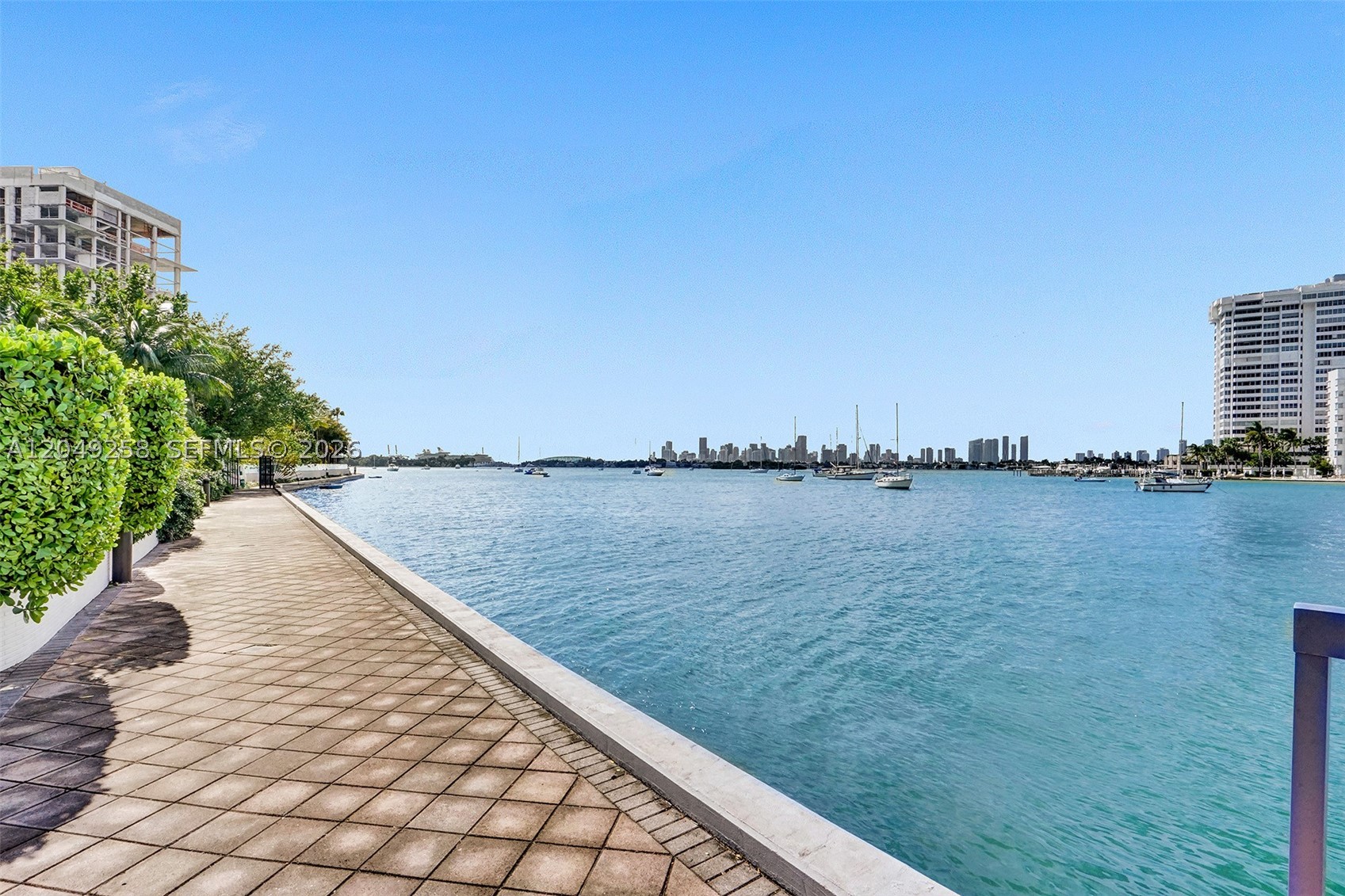 BAY LINCOLN - Residential Lease