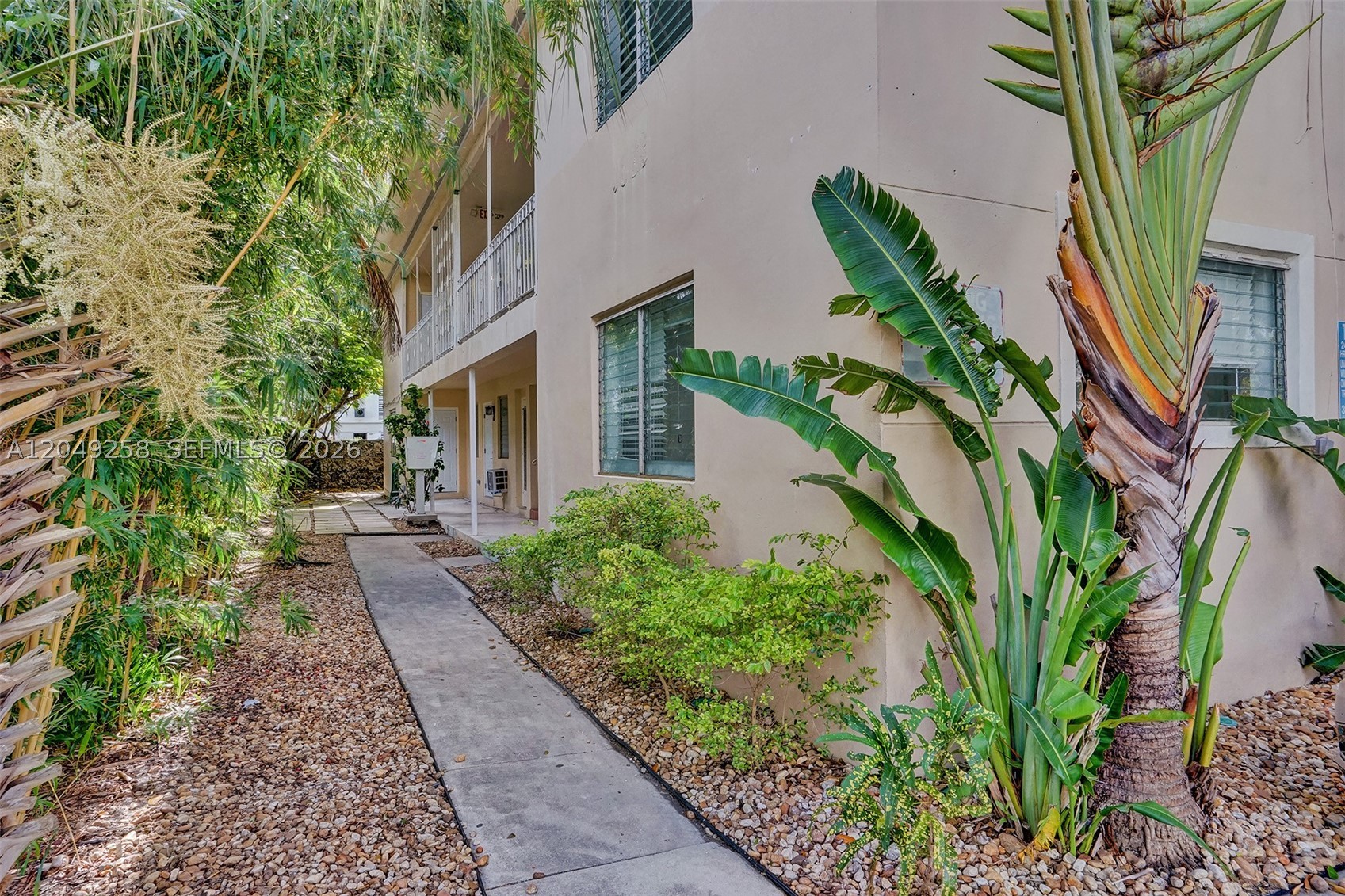 BAY LINCOLN - Residential Lease
