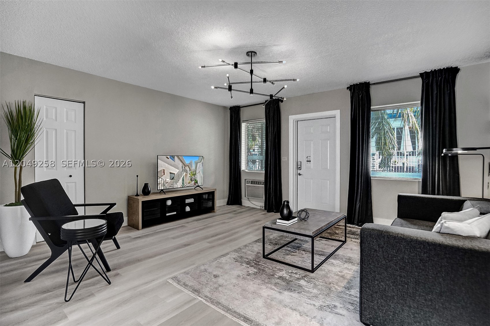 BAY LINCOLN - Residential Lease