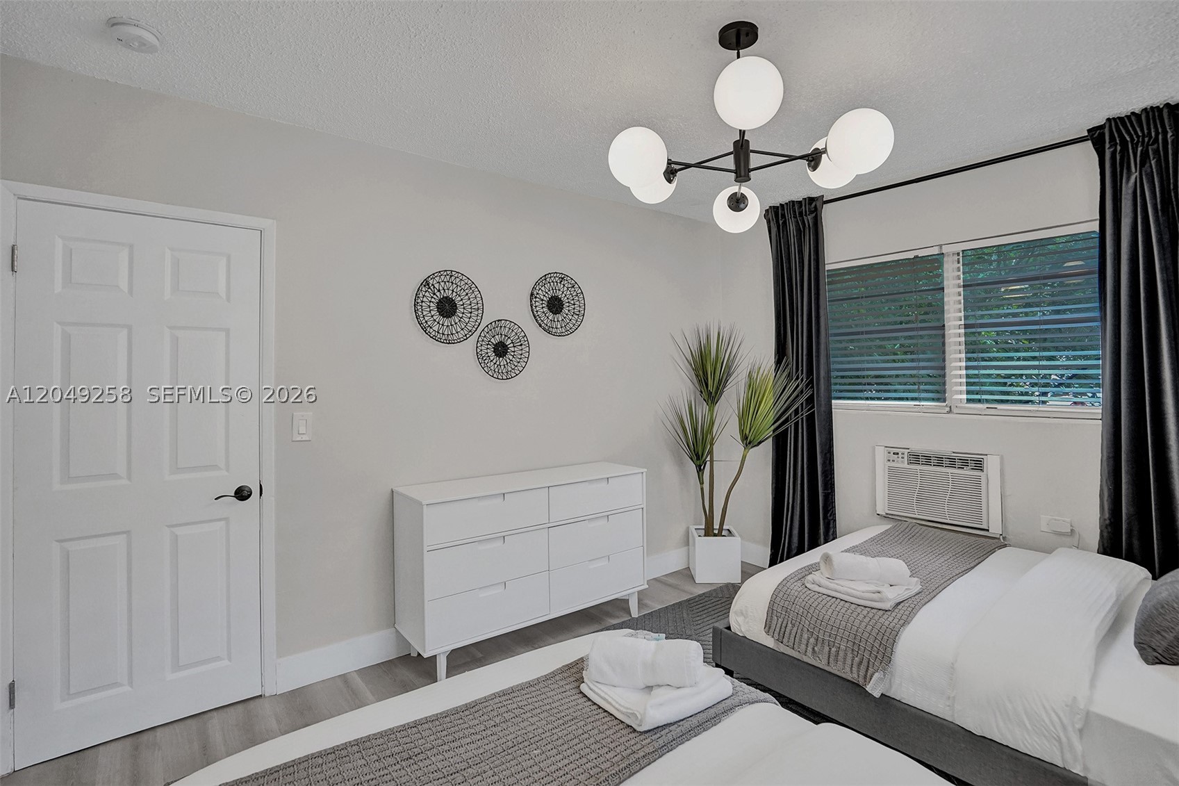 BAY LINCOLN - Residential Lease