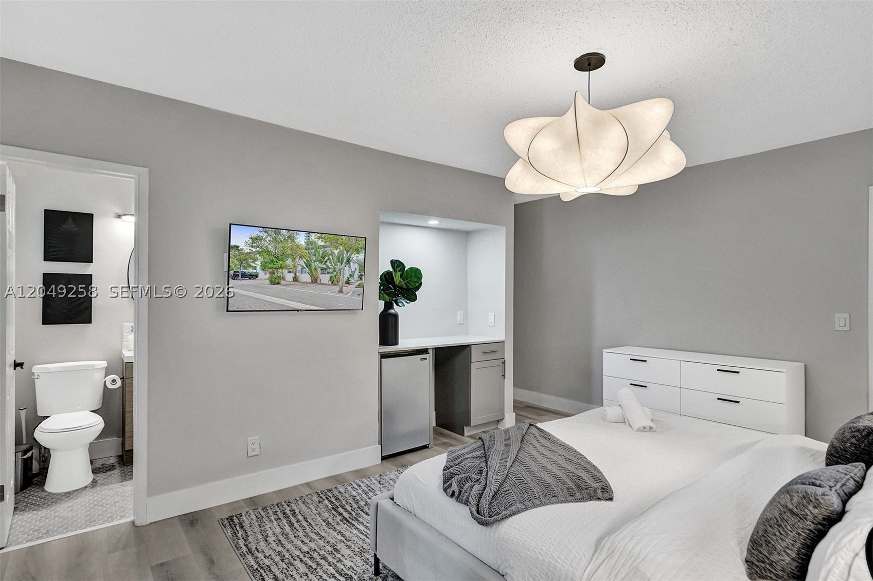 BAY LINCOLN - Residential Lease