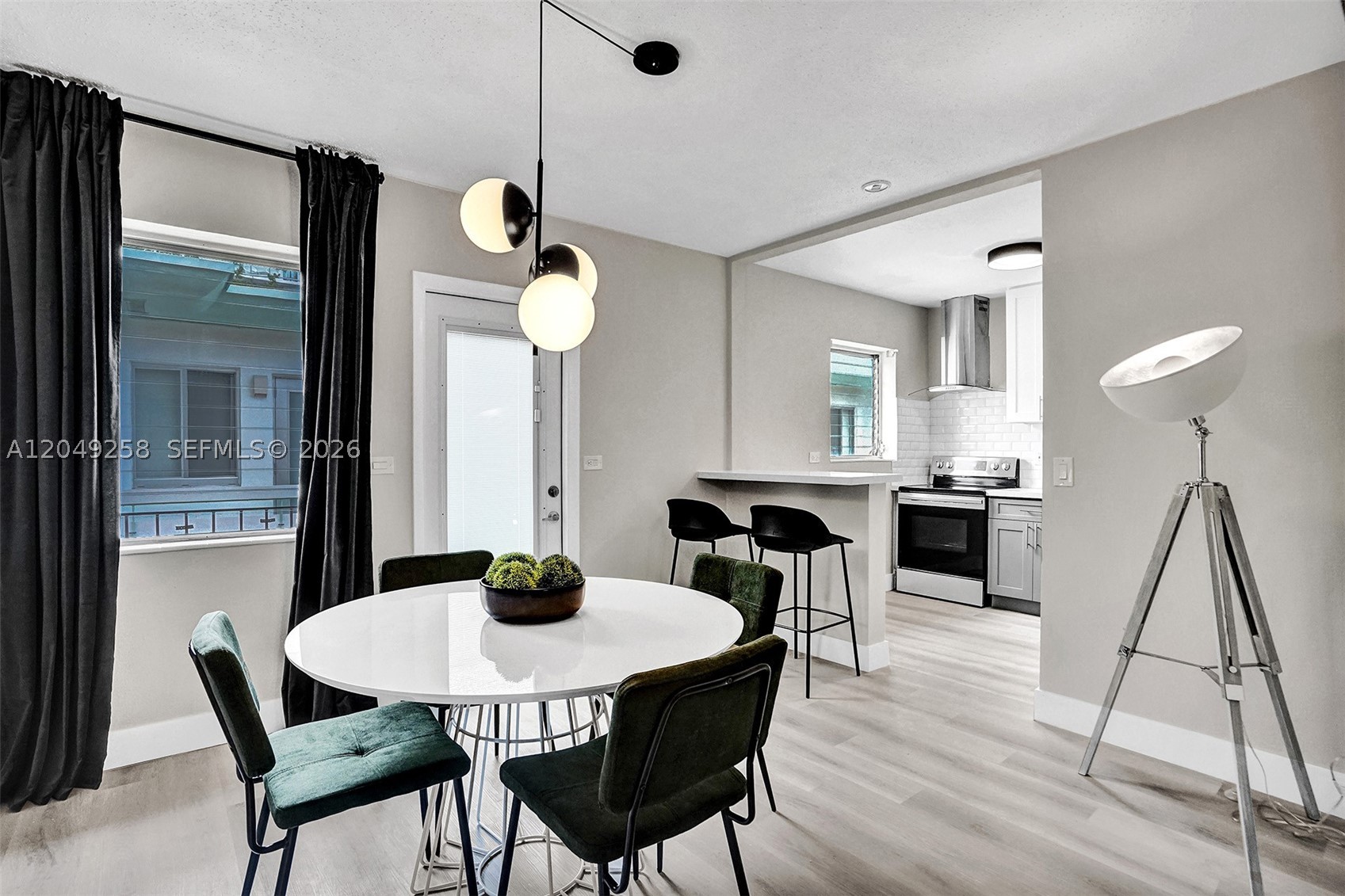 BAY LINCOLN - Residential Lease