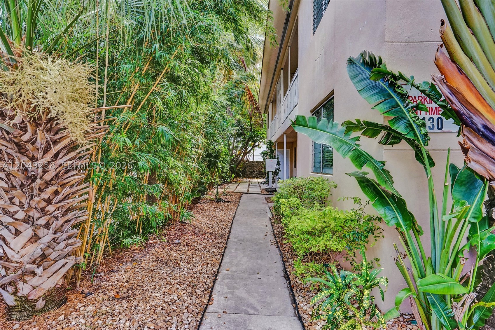 BAY LINCOLN - Residential Lease
