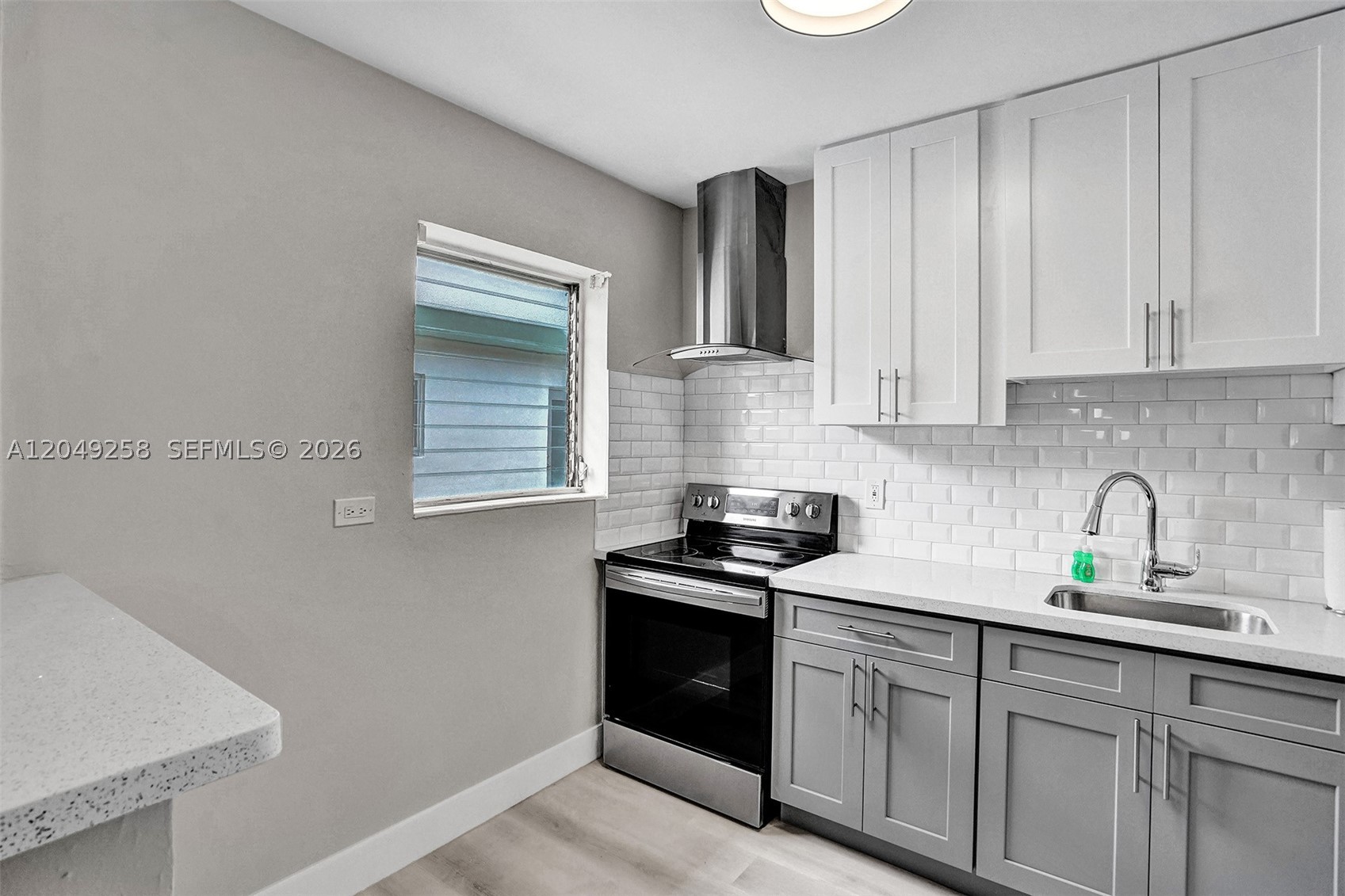 BAY LINCOLN - Residential Lease
