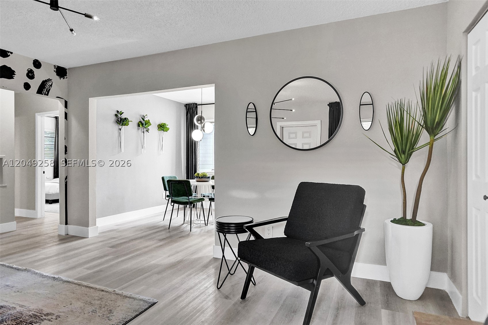 BAY LINCOLN - Residential Lease