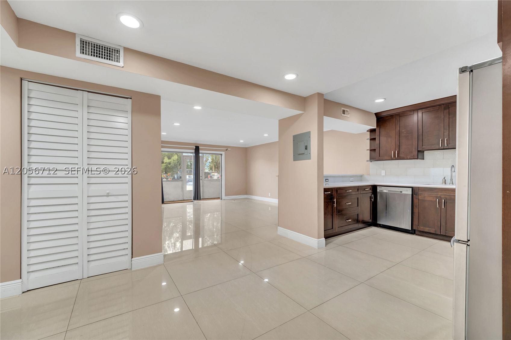 TOWN SQUARE CONDO - Residential