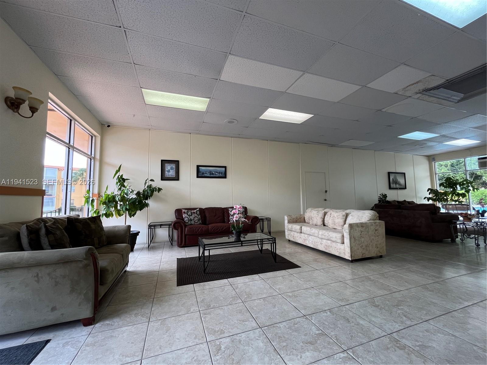 HERITAGE CIRCLE CONDO - Residential