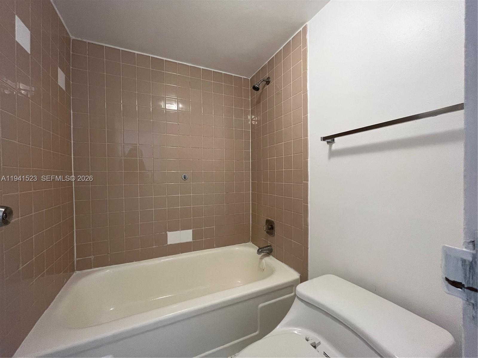 HERITAGE CIRCLE CONDO - Residential