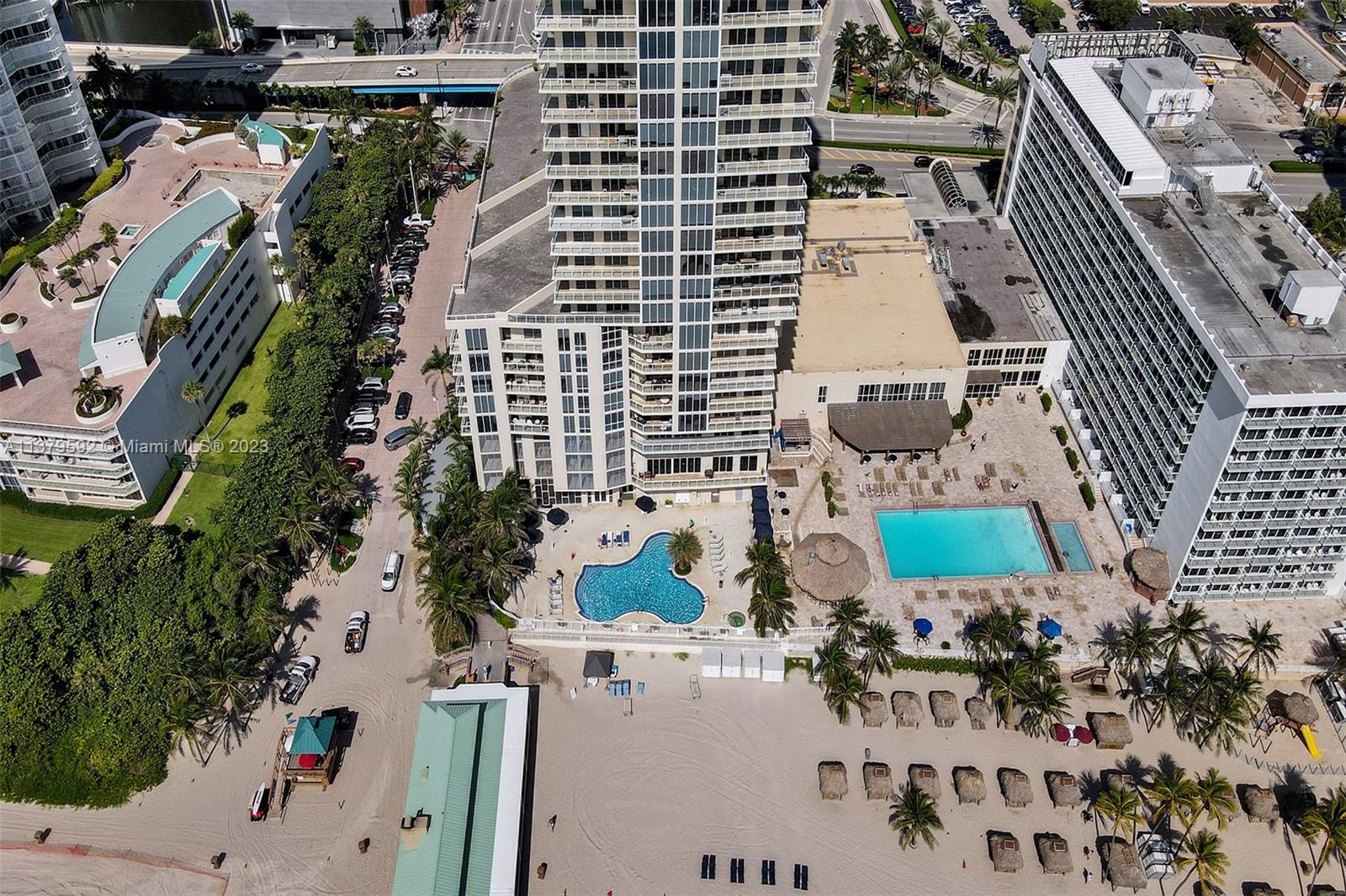 LA PERLA CONDO - Residential Lease