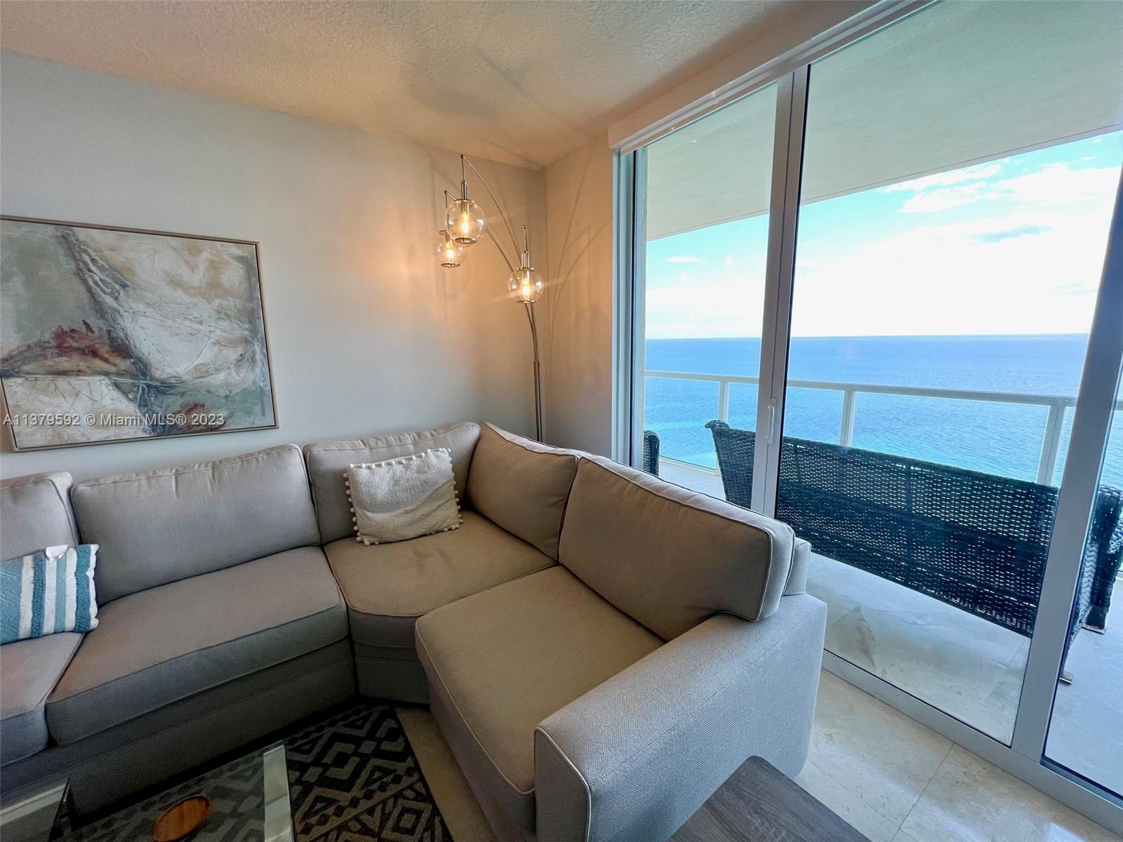 LA PERLA CONDO - Residential Lease